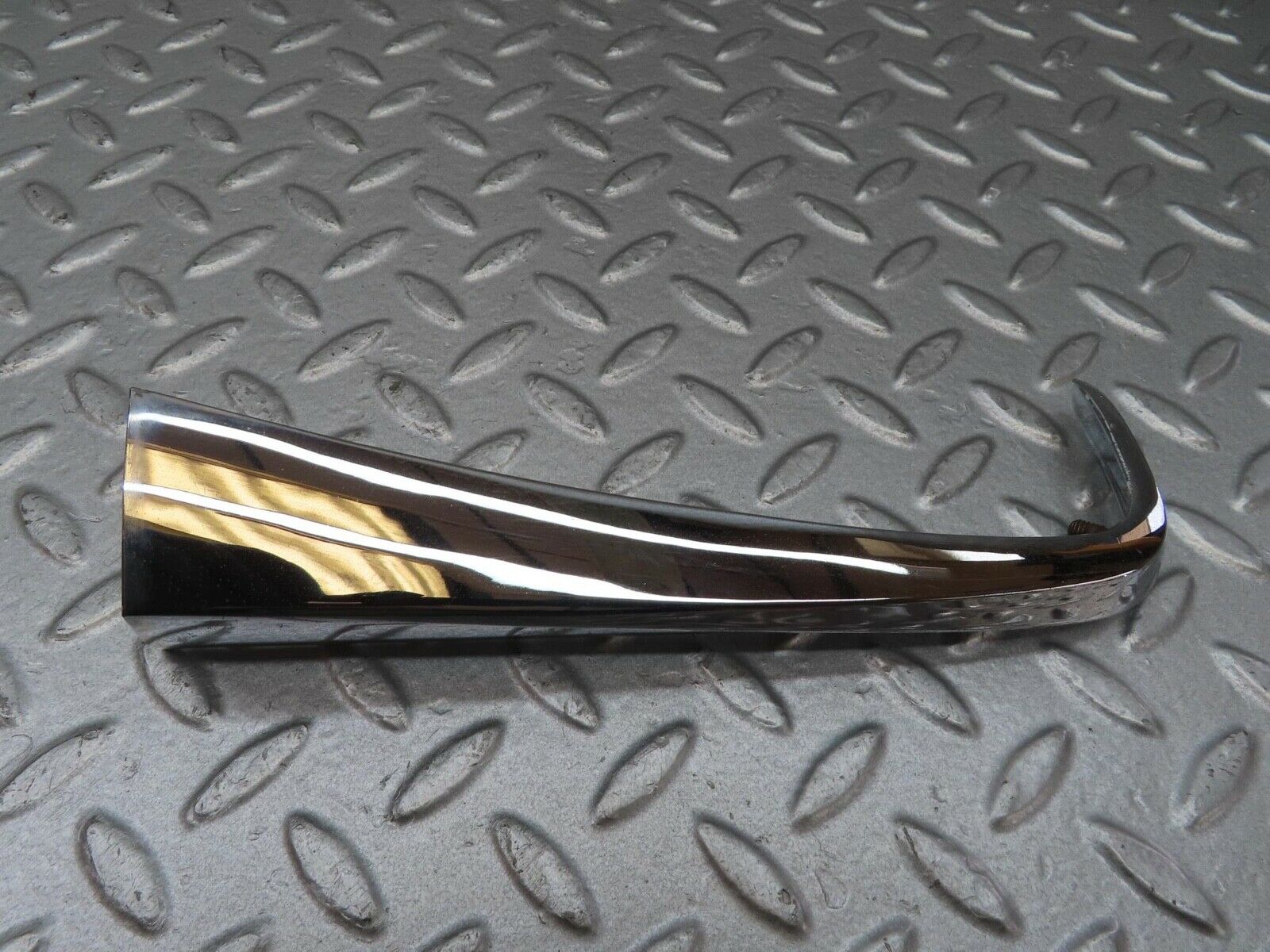 13085 Mercedes-Benz W111 220S Rear Left Fender Wing Tail Chrome Trim 1116900379