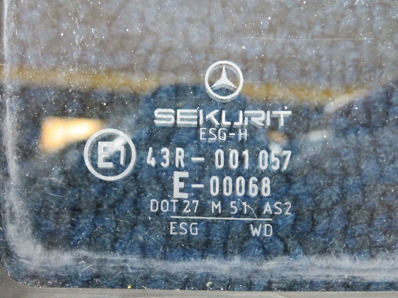 0627 Mercedes-Benz W123 230E Left Rear Door Quarter Glass 1237350124