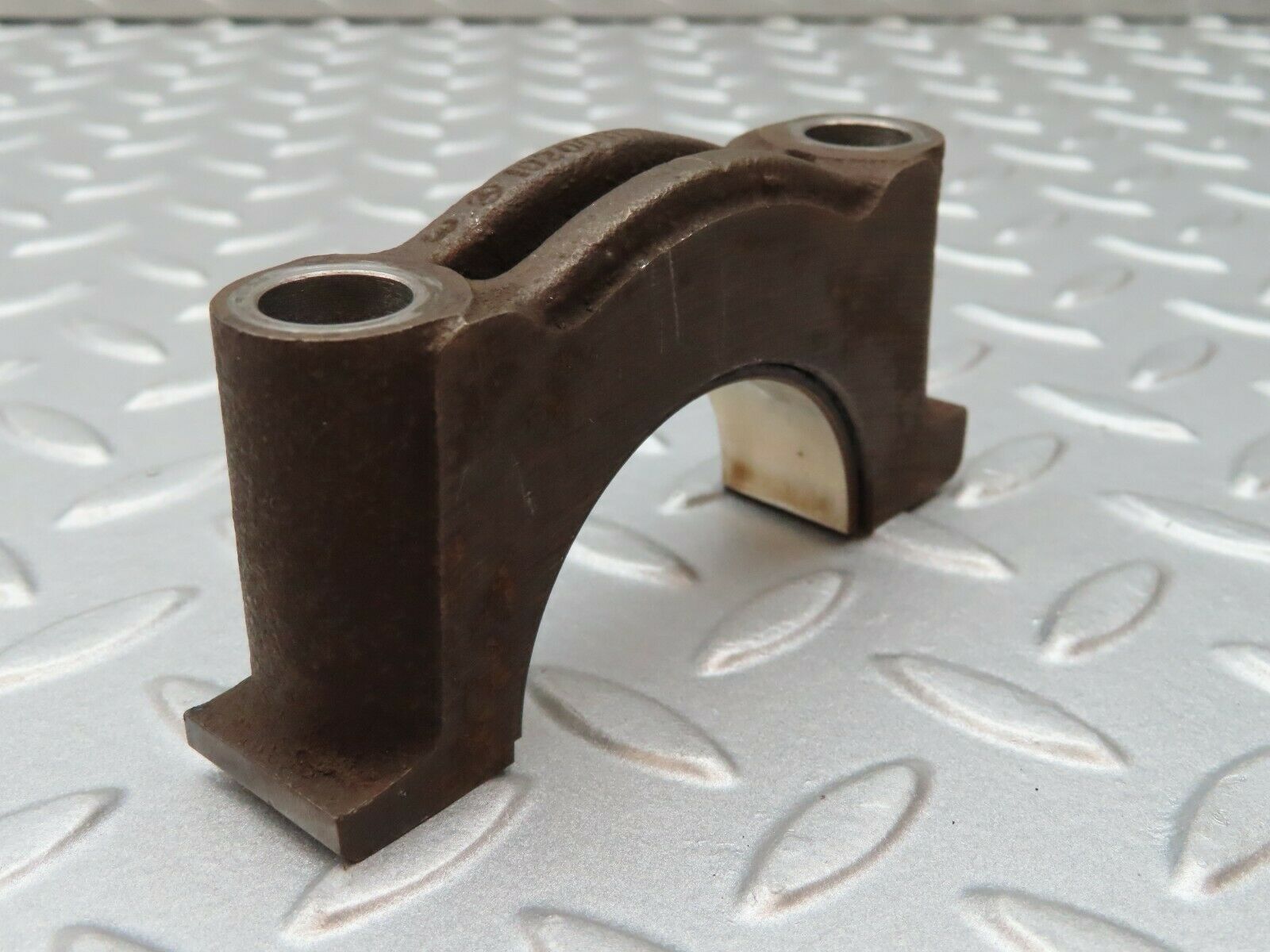 3954 Mercedes-Benz S123 200T Wagon Crankshaft Bearing Holder Block 1020011