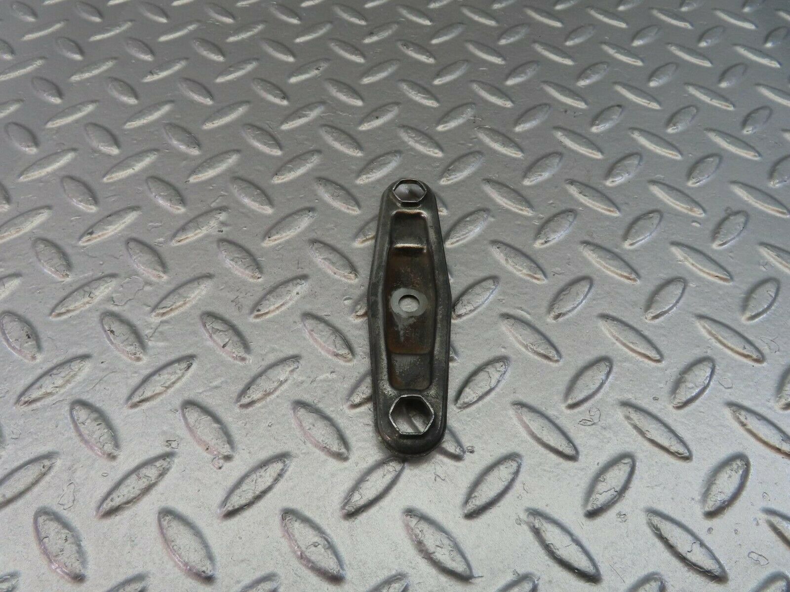 10549 Mercedes-Benz W201 190E Fuel Injector Nozzle Clamp Bracket