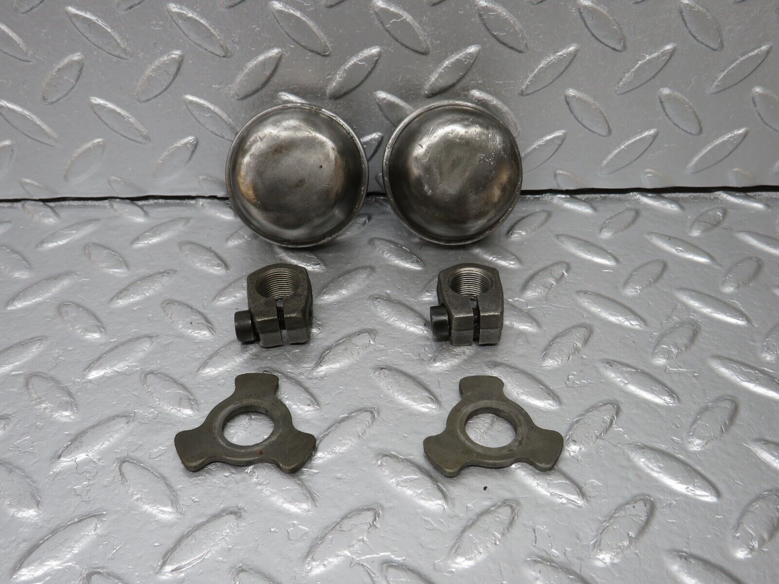 40309 Mercedes-Benz W110 230 Wheel Hub Locking Cap