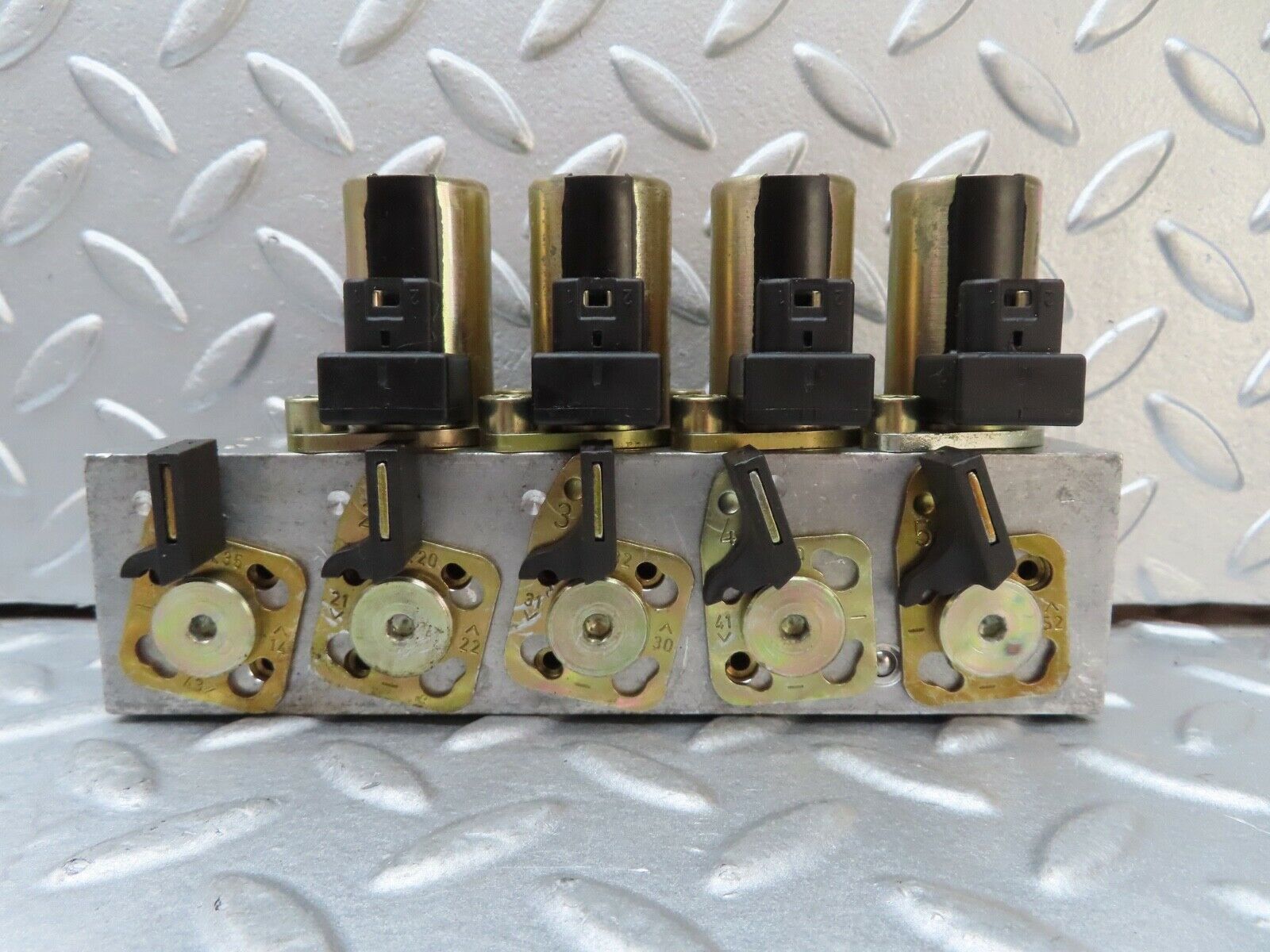 17472 Mercedes-Benz R129 300SL Coupe Soft Top Hydraulic Valve Block Right Side