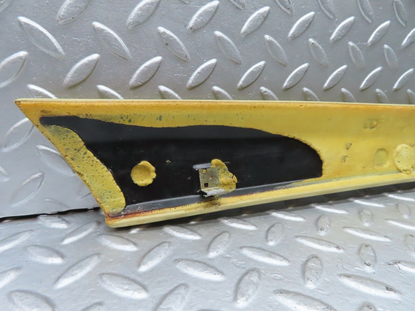 21047 Mercedes-Benz W123 230E A Pillar Cover Left Side Beige