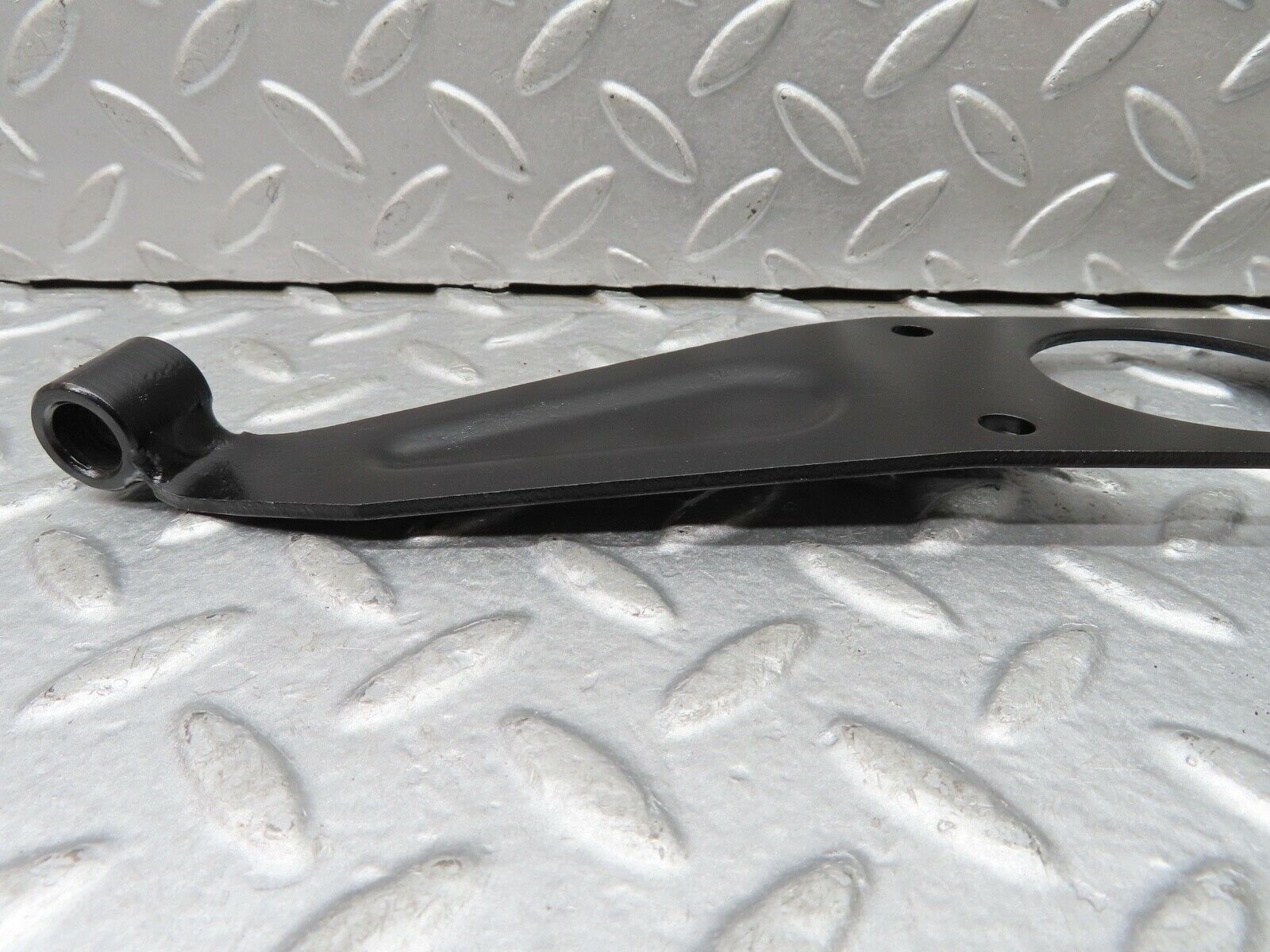 18543 Mercedes-Benz W136 170V Engine Mount Bracket