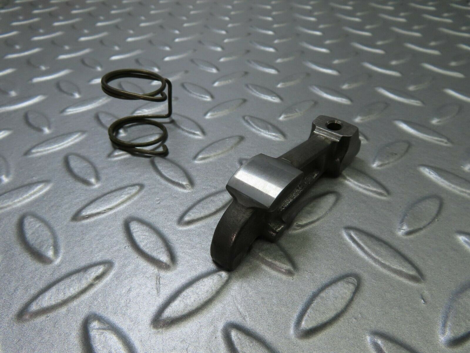 9135 Mercedes-Benz W108 Valve Rocker Arm With Retaining Spring