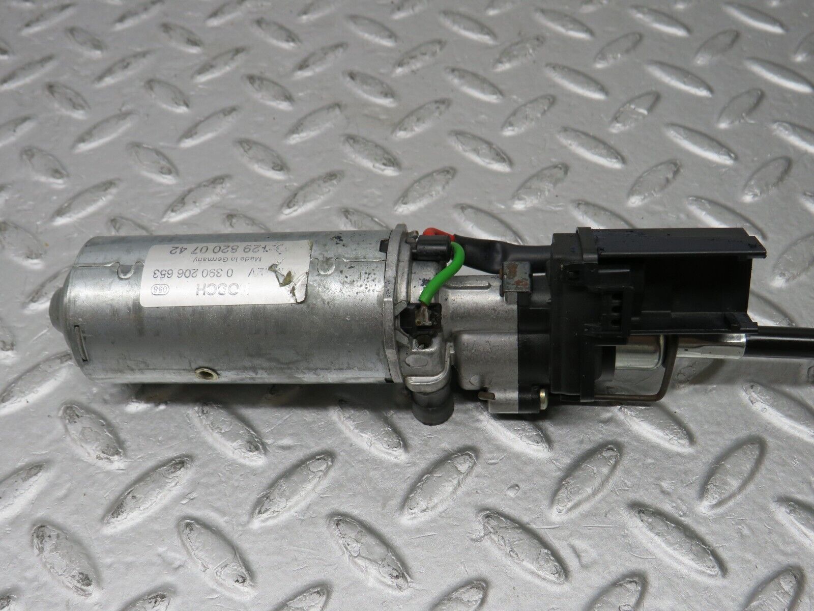 36820 Mercedes-Benz R129 300SL-24 Front Right Seat Adjustment Motor Bosch 1298200742 0390206653