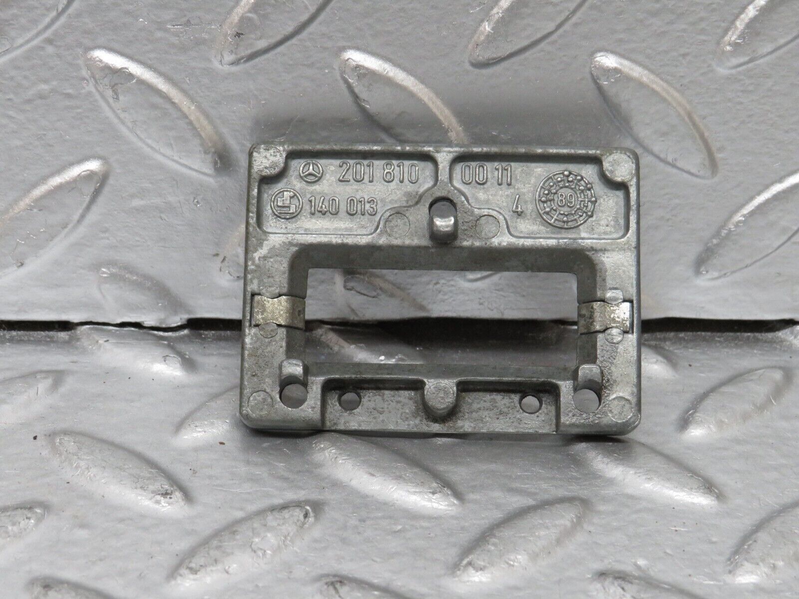 25193 Mercedes-Benz W201 190D Rear View Mirror Bracket 2018100011