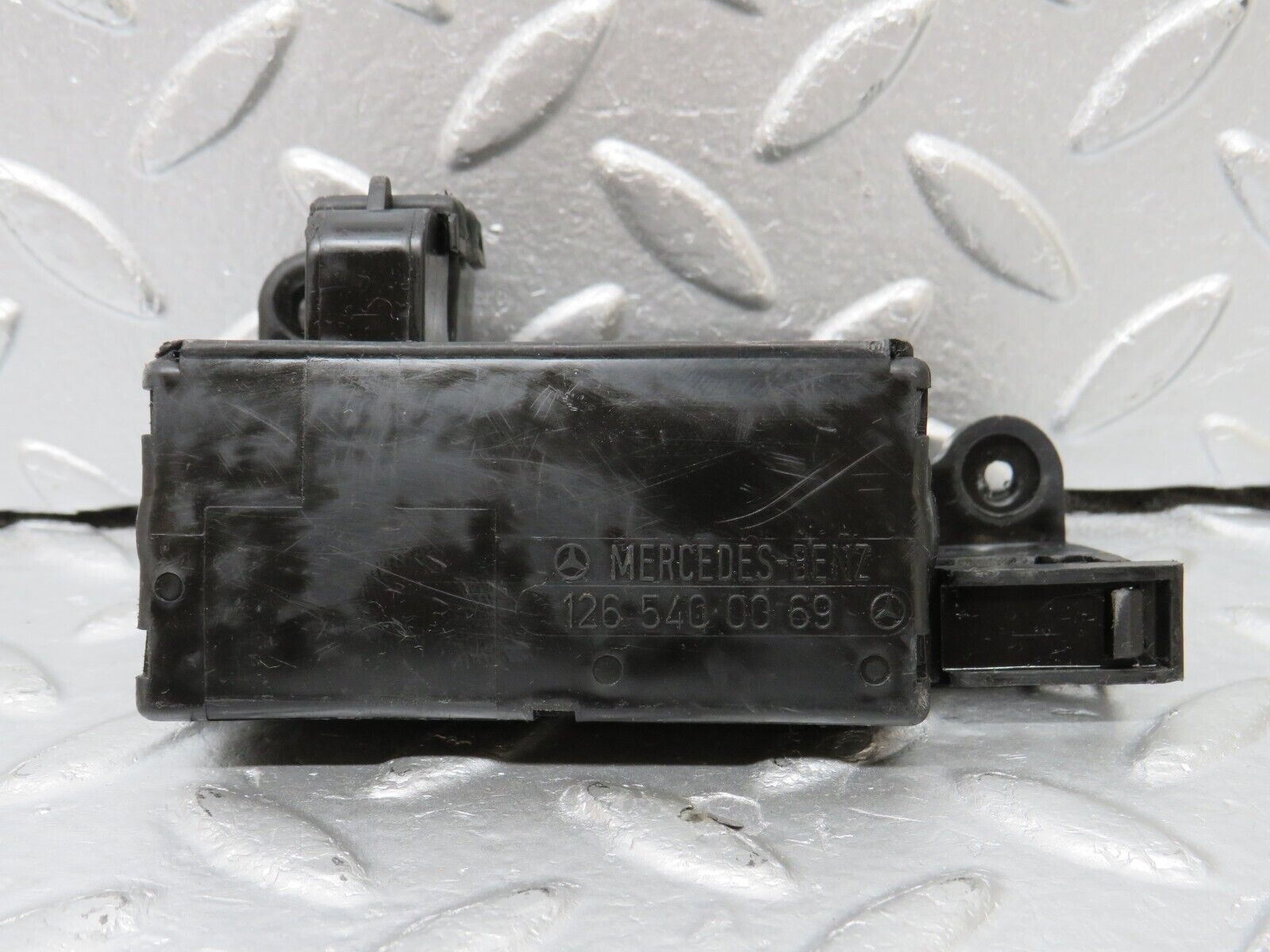 34423 Mercedes-Benz C126 380SEC Cable Wire Distributor Connector 1040030407