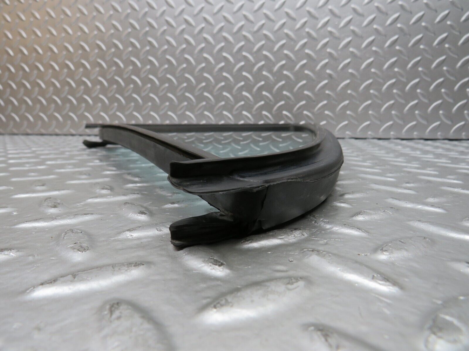 26830 Mercedes-Benz W123 240D Rear Right Quarter Glass