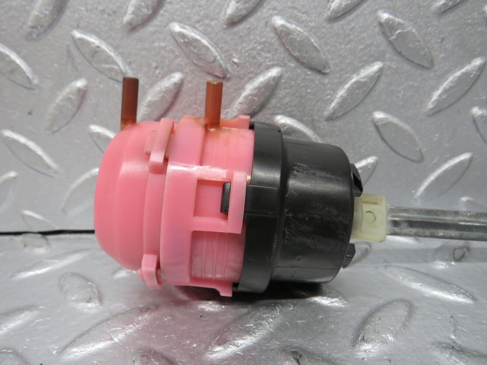 38057 Mercedes-Benz A124 320E Cabriolet Heater Box Vacuum Actuator