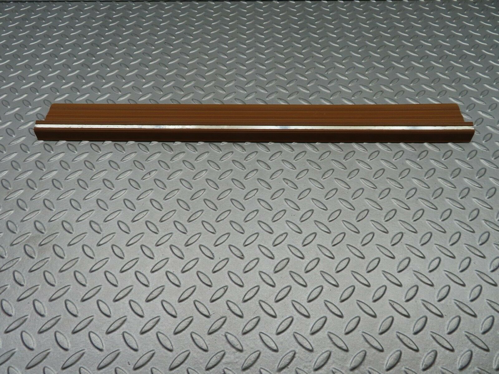 5666 Mercedes-Benz W123 200 Front Left Door Sill