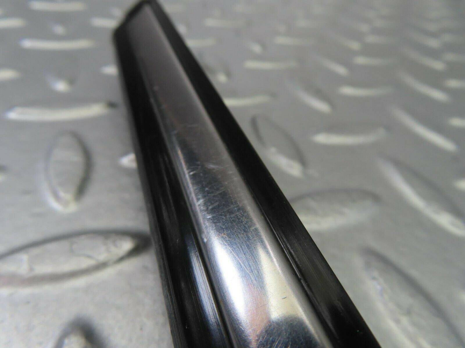 10278 Mercedes-Benz W123 Rear Left Door Centre Moulding Trim