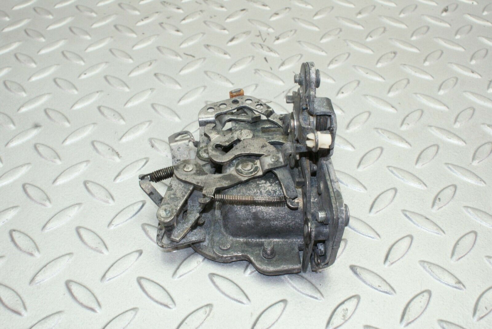 2597 Mercedes-Benz W116 350SE Door Lock Mechanism Left