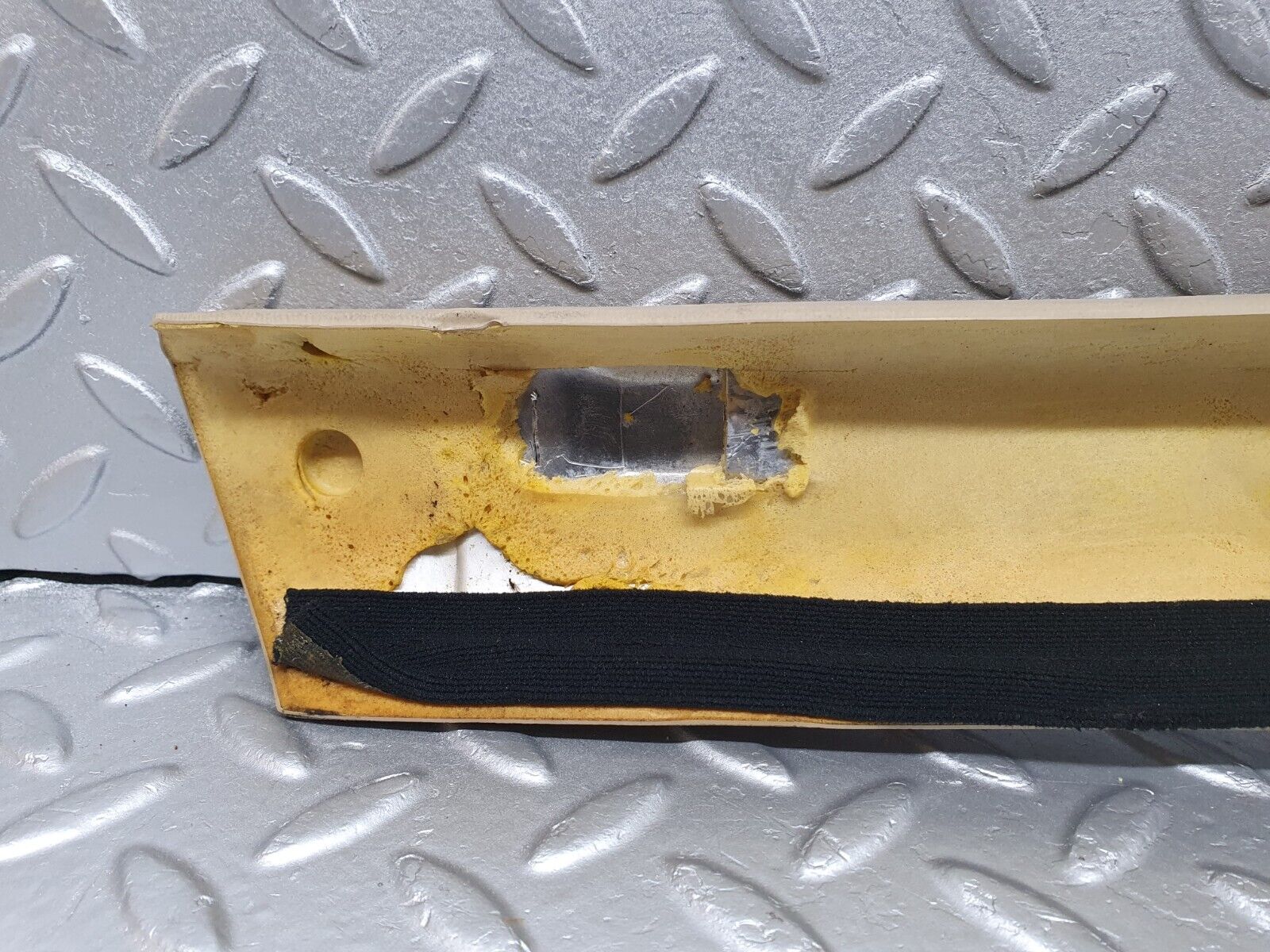 40927 Mercedes-Benz W126 300SE A Pillar Cover Left Side Beige