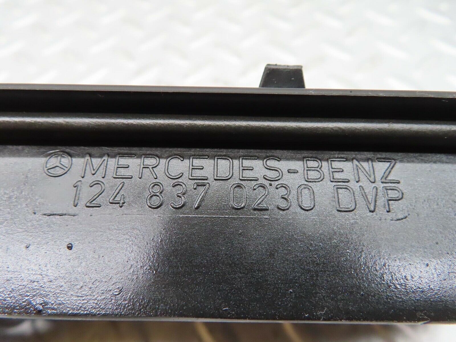 16201 Mercedes-Benz W124 260E Rear Air Intake Vent 1248370230