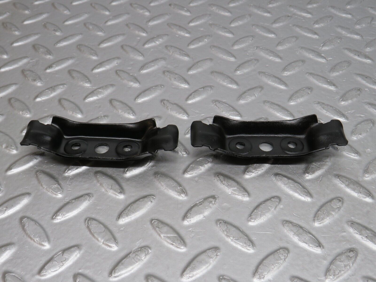 38107 Mercedes-Benz A124 320E Cabriolet Fuel Pump Fuel Filter Bracket