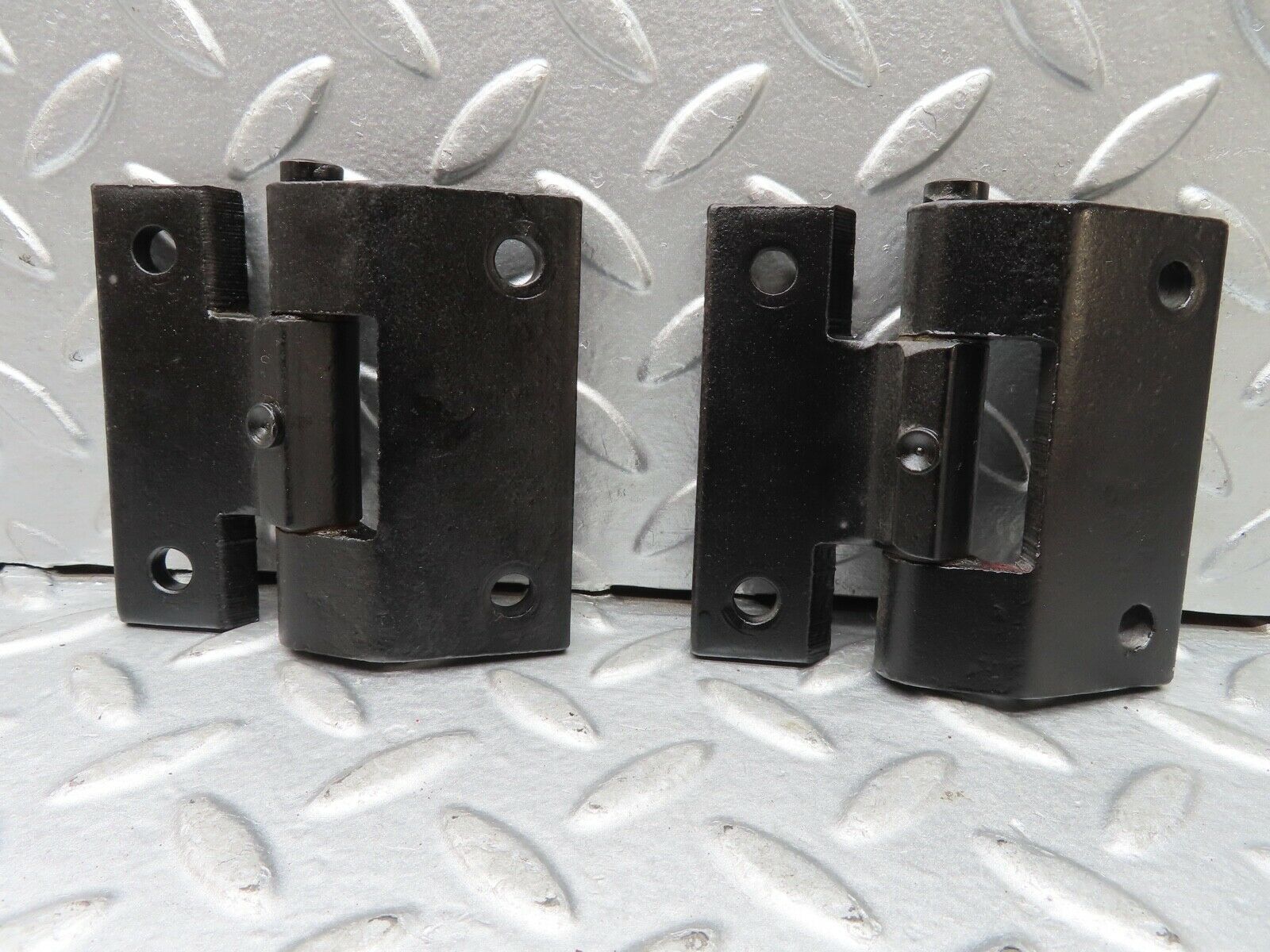 20228 Mercedes-Benz W114 280CE Coupe Left Door Hinges Pair