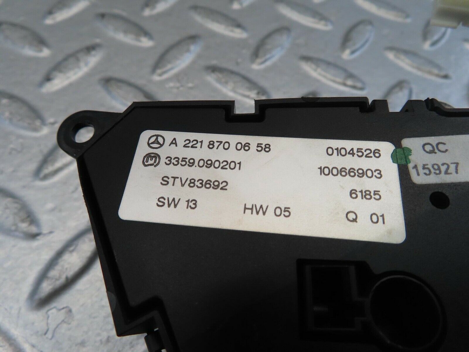 11094 Mercedes-Benz W221 S320 Front Left Seat Control With Door Unlock Switch