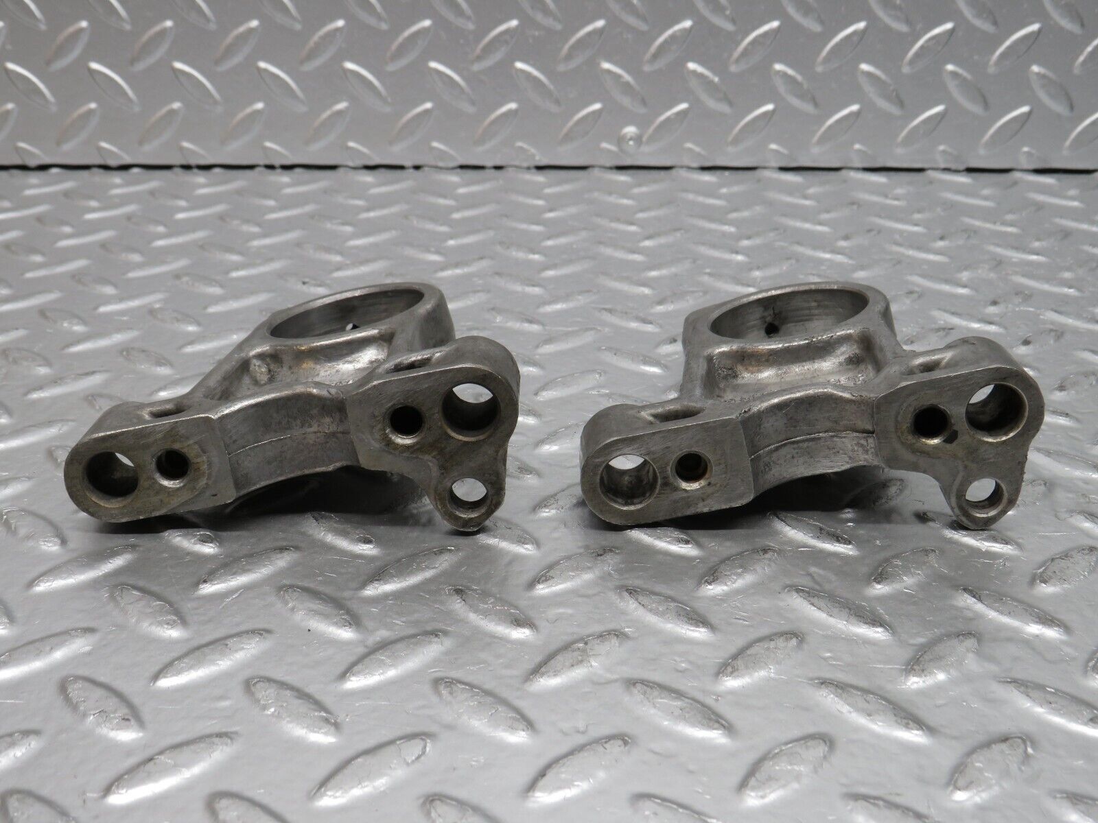 31064 Mercedes-Benz W123 200D Camshaft Tower Bearing Set 6160510612 6160510710