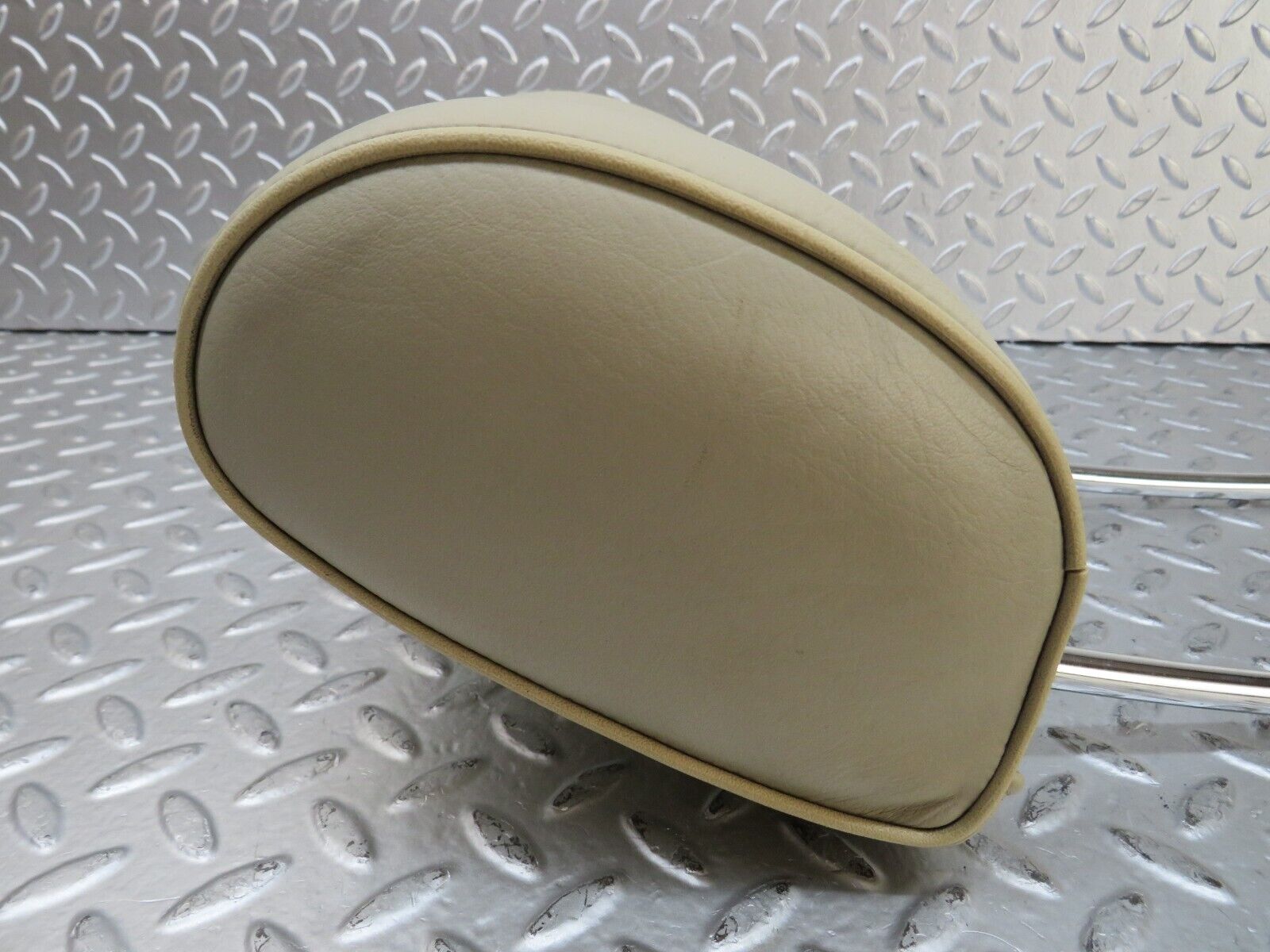 26662 Mercedes-Benz C124 220CE Coupe Front Right Seat Headrest Leather Beige