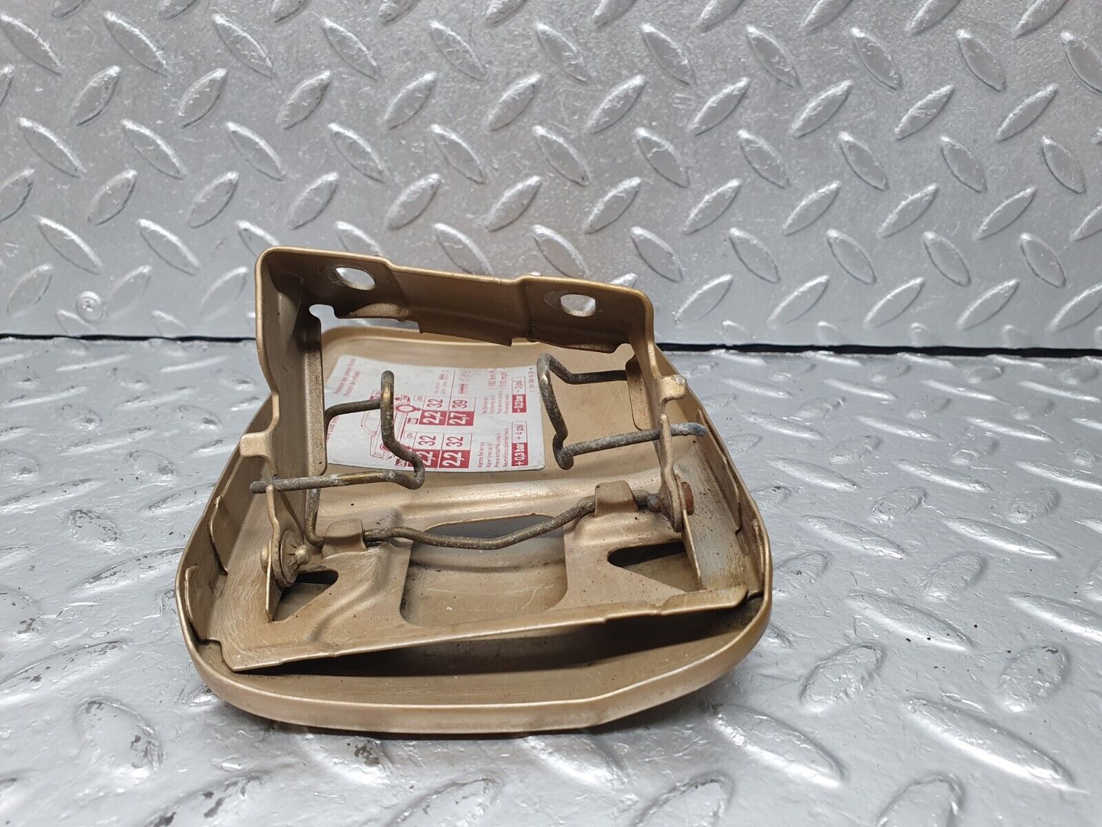 41473 Mercedes-Benz W124 200E Fuel Tank Flap Cap 1245841639