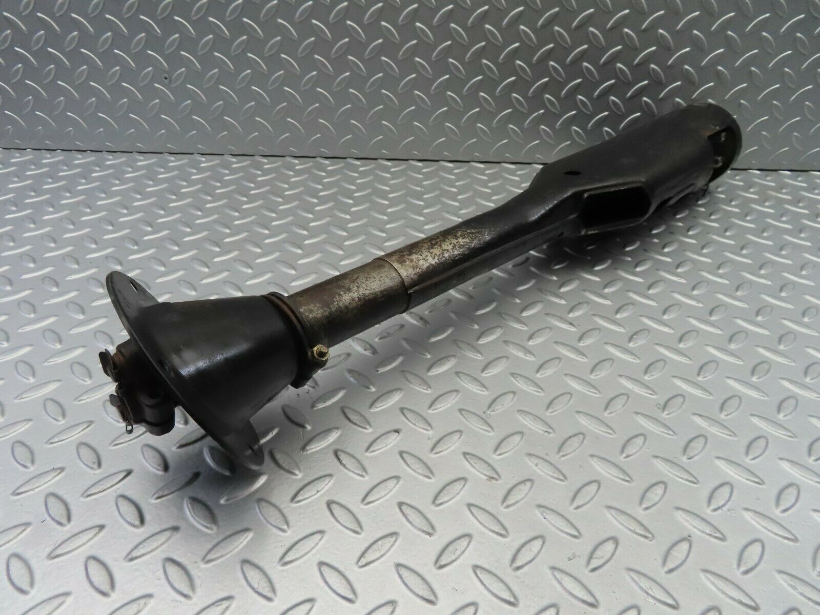 7142 Mercedes-Benz C107 350SLC Coupe Steering Column