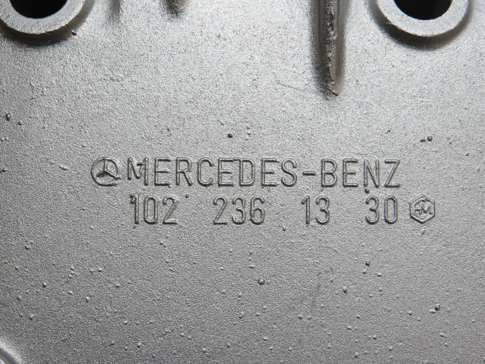 30540 Mercedes-Benz W124 230E Power Steering Pump Bracket 1022361330