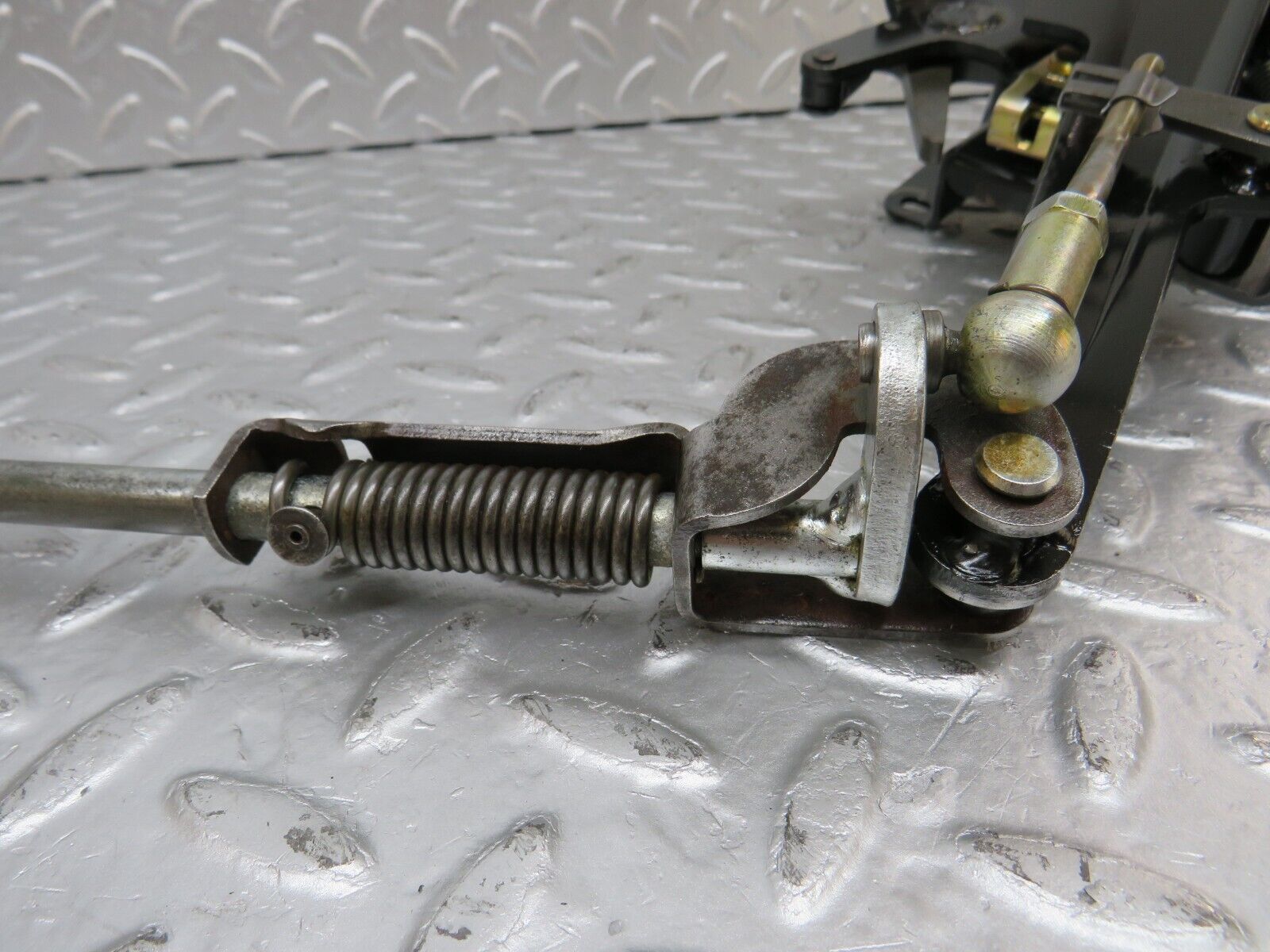 34500 Mercedes-Benz C126 380SEC Coupe Handbrake Regulator