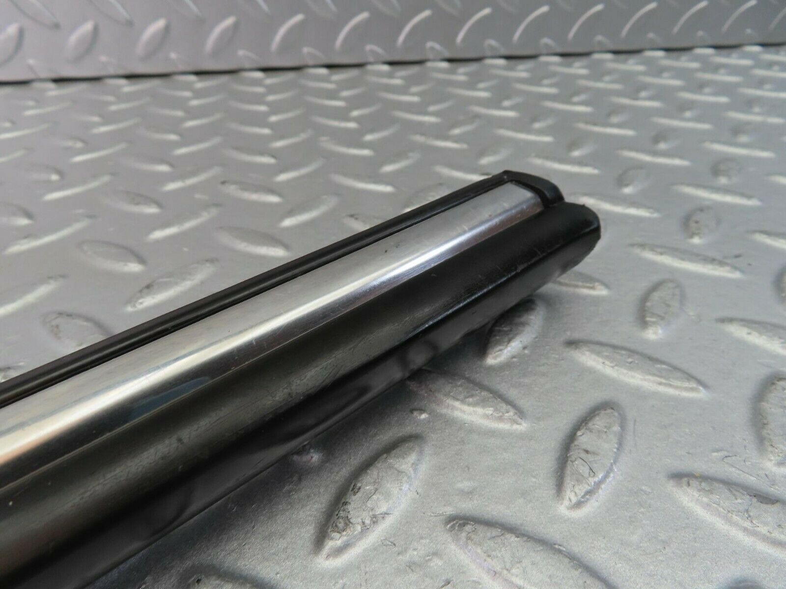 10291 Mercedes-Benz W116 Front Left Door Centre Moulding Trim