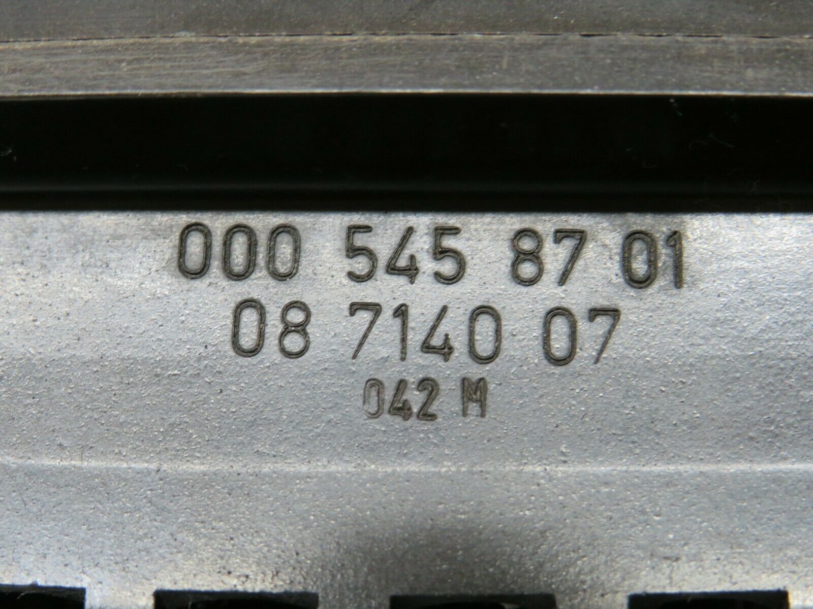 23522 Mercedes-Benz W114 280E Fuse Box 0005458701