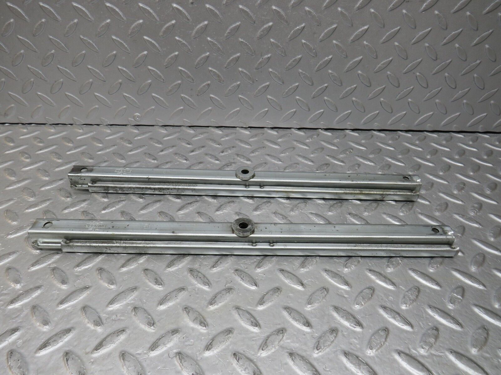 37085 Mercedes-Benz C126 420SEC Coupe Front Left Seat Rail Pair