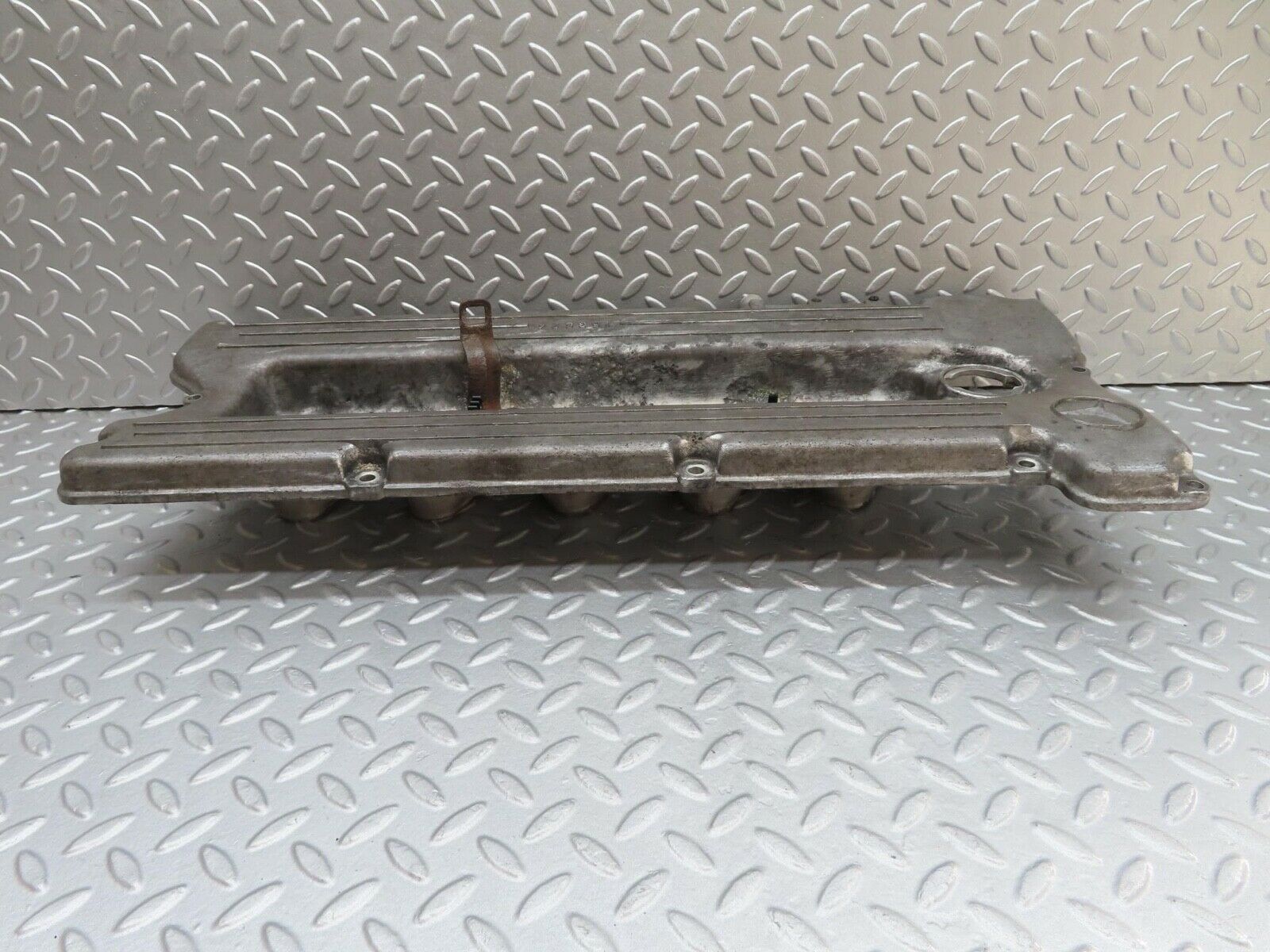 16073 Mercedes-Benz W123 280E Cylinder Head Valve Cover 1100160905