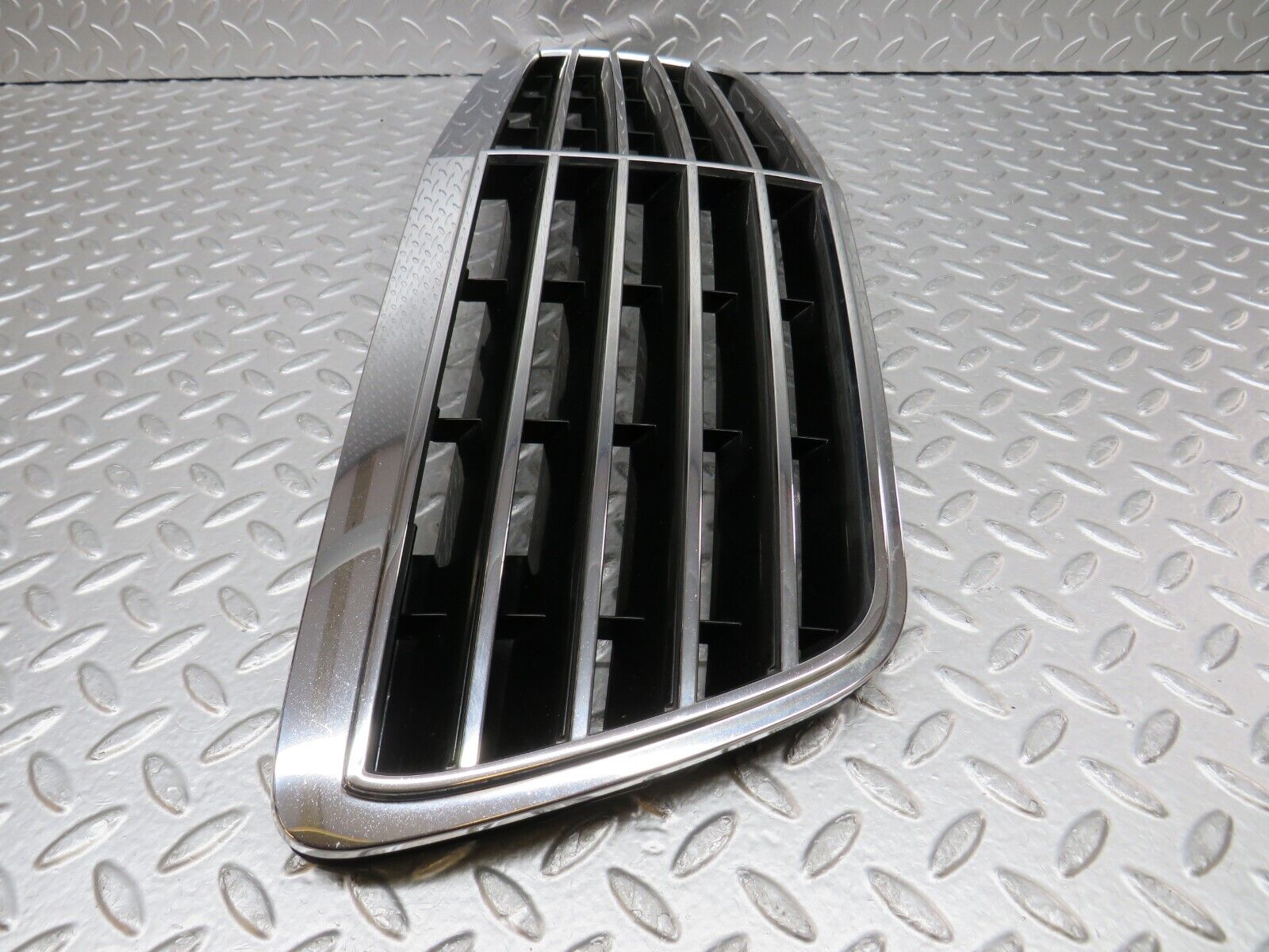 34813 Mercedes-Benz W210 320E Bonnet Chrome Grill 2108800683