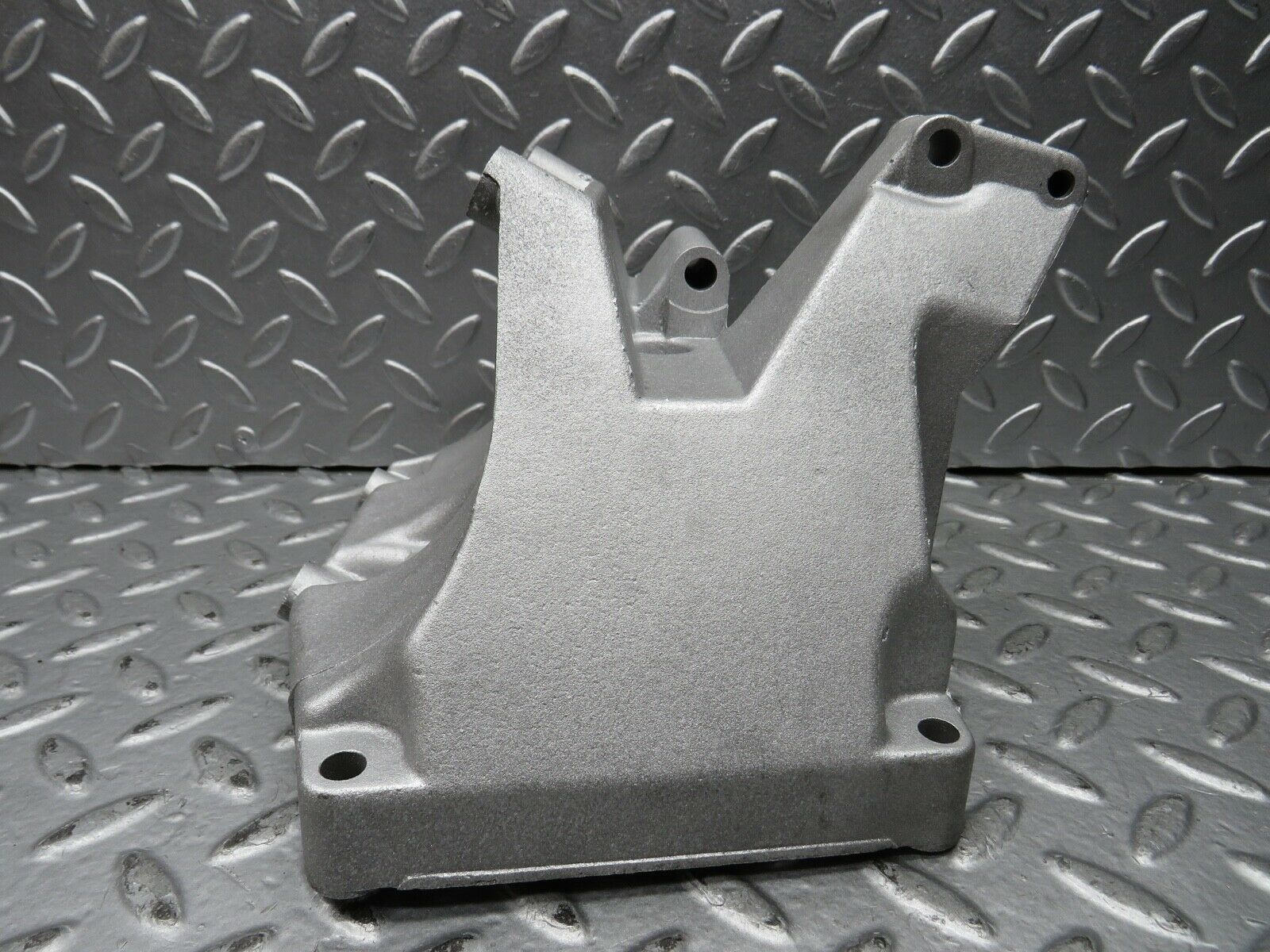 21898 Mercedes-Benz W126 300SE Power Steering Pump Bracket 1264660641