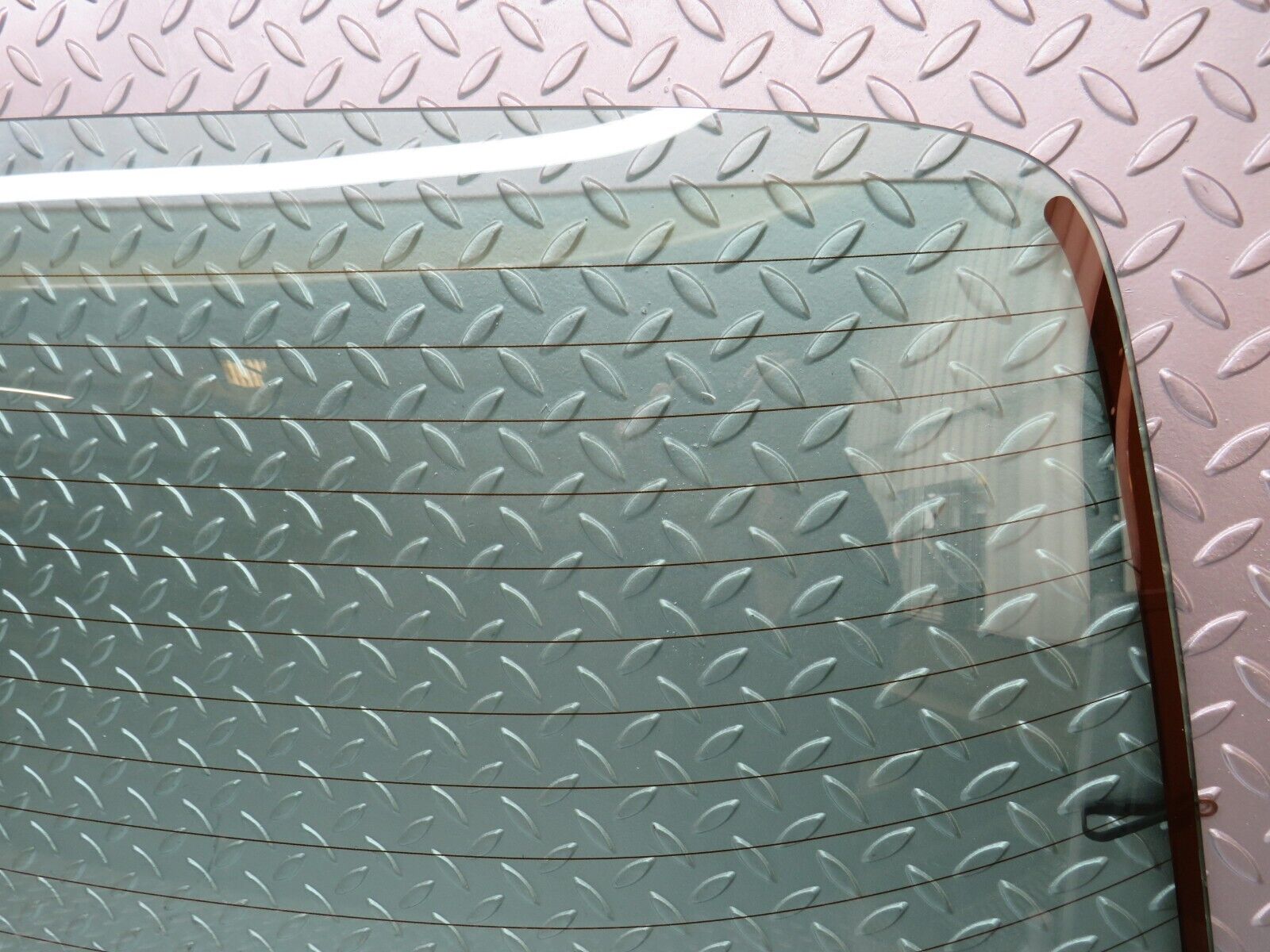 27339 Mercedes-Benz W123 280E Rear Heated Windscreen Glass