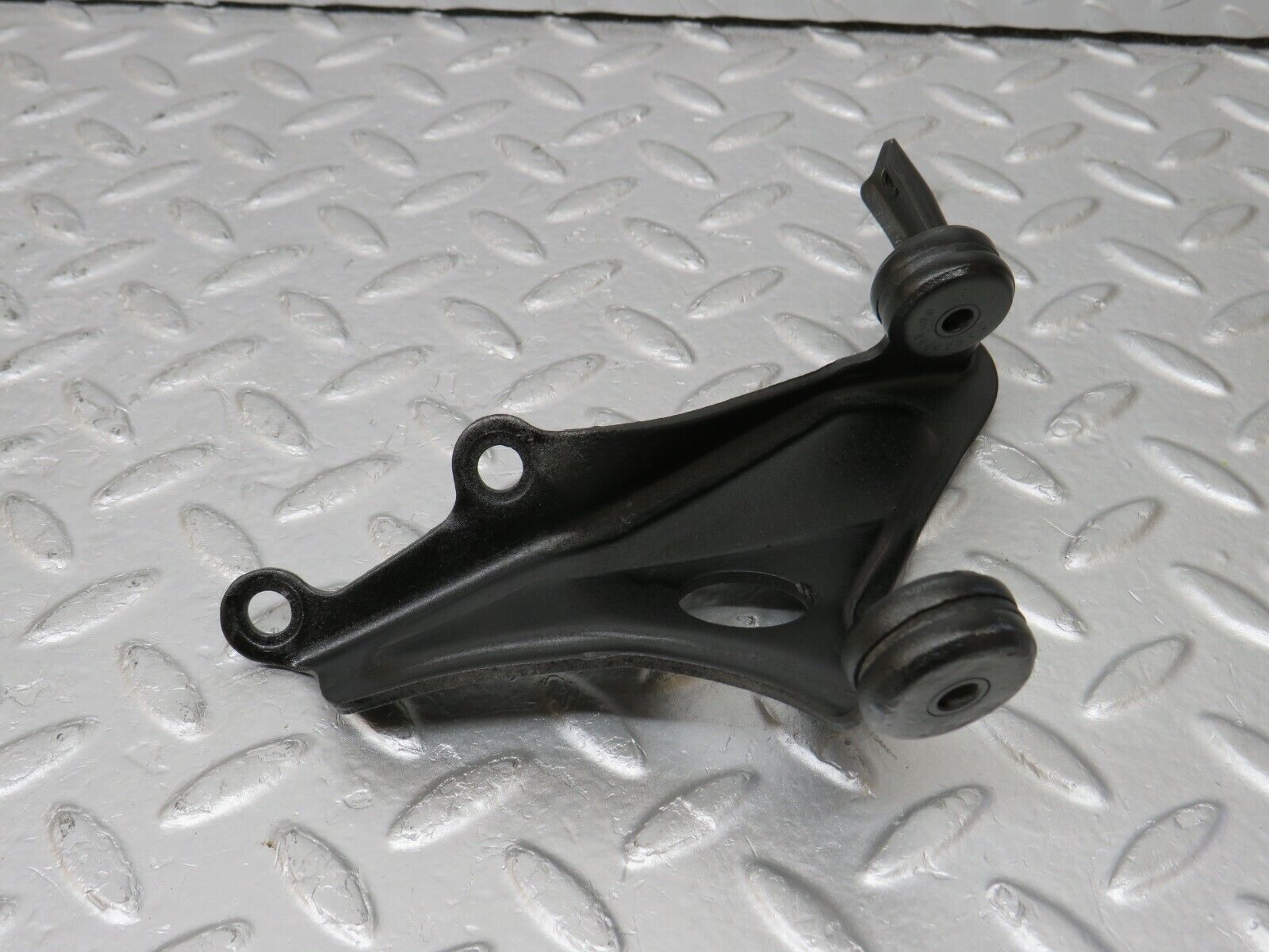 34593 Mercedes-Benz C126 380SEC Coupe Air Intake Manifold Bracket