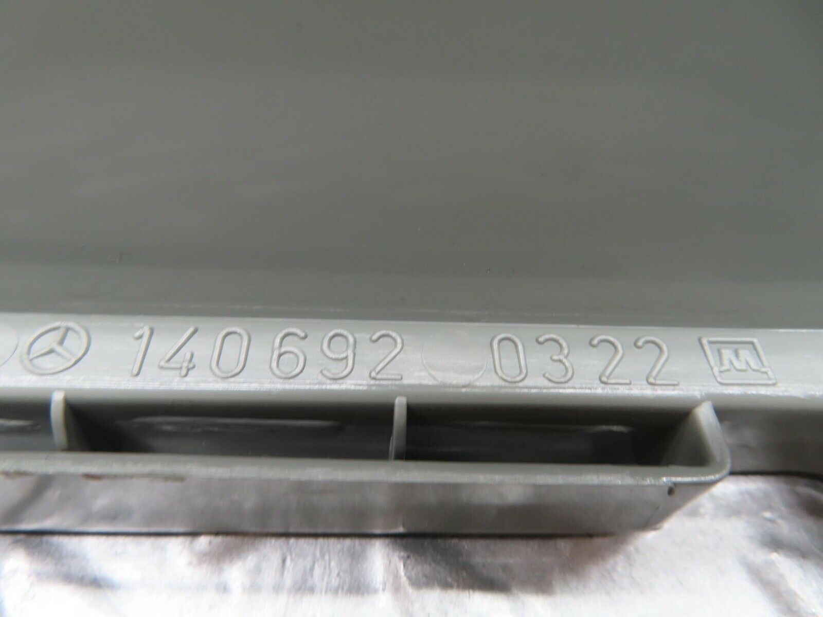 14899 Mercedes-Benz W140 S320 B Pillar Bottom Cover Left Side 1406920322