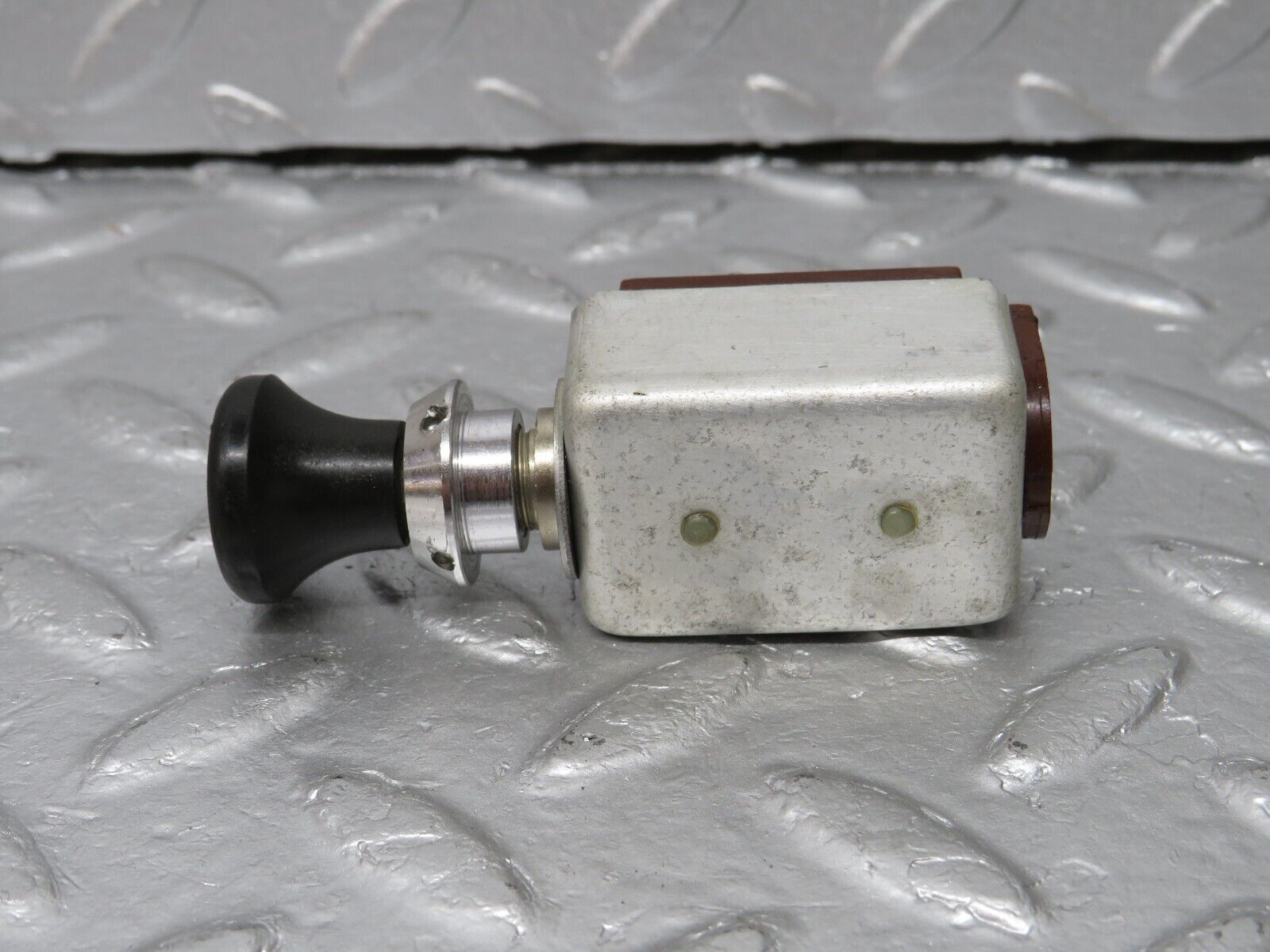 40319 Mercedes-Benz W110 230 Windscreen Wiper Pull Switch 461630