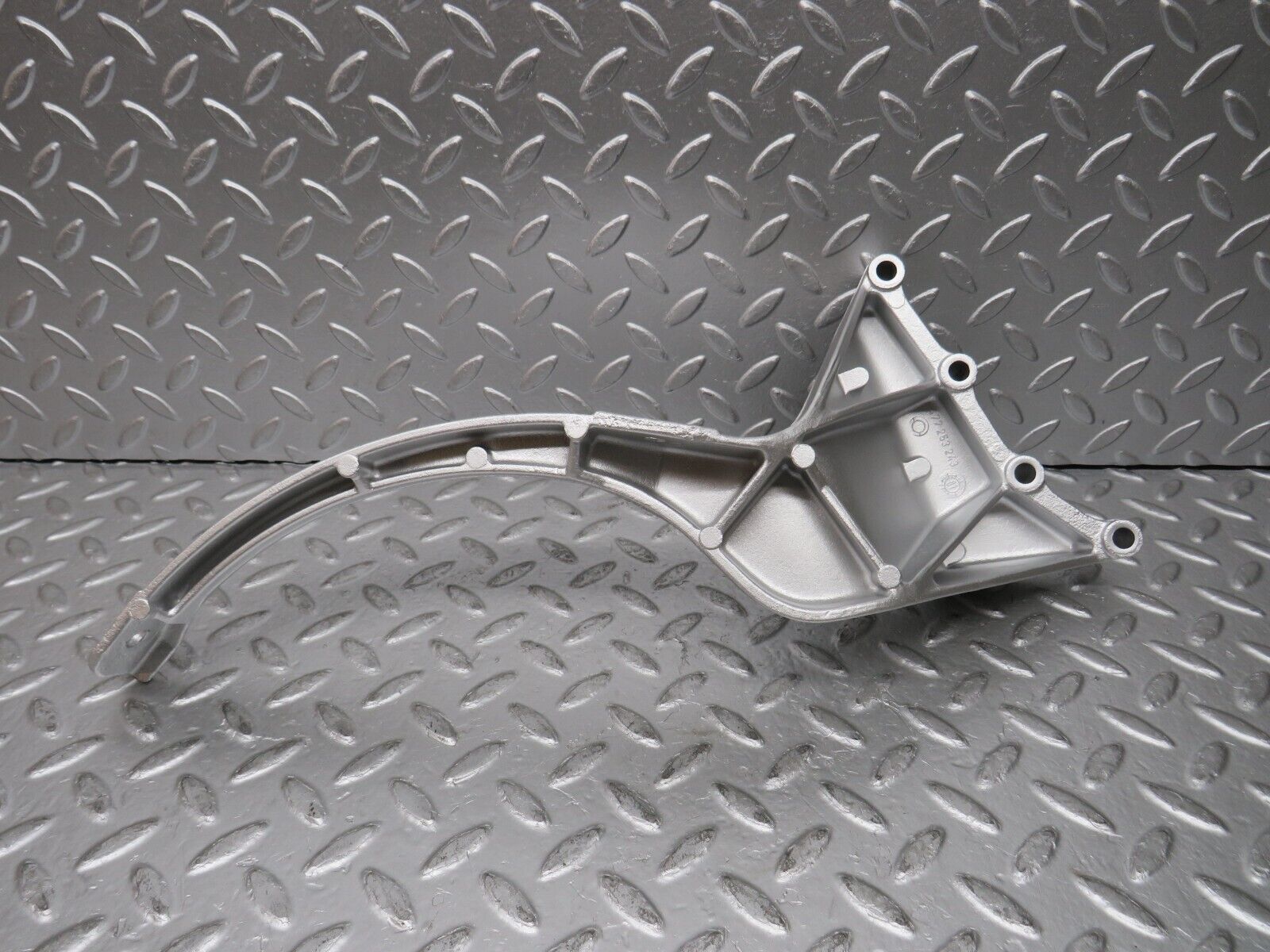 30146 Porsche 924 Exhaust Rear Silencer Bracket 477253243