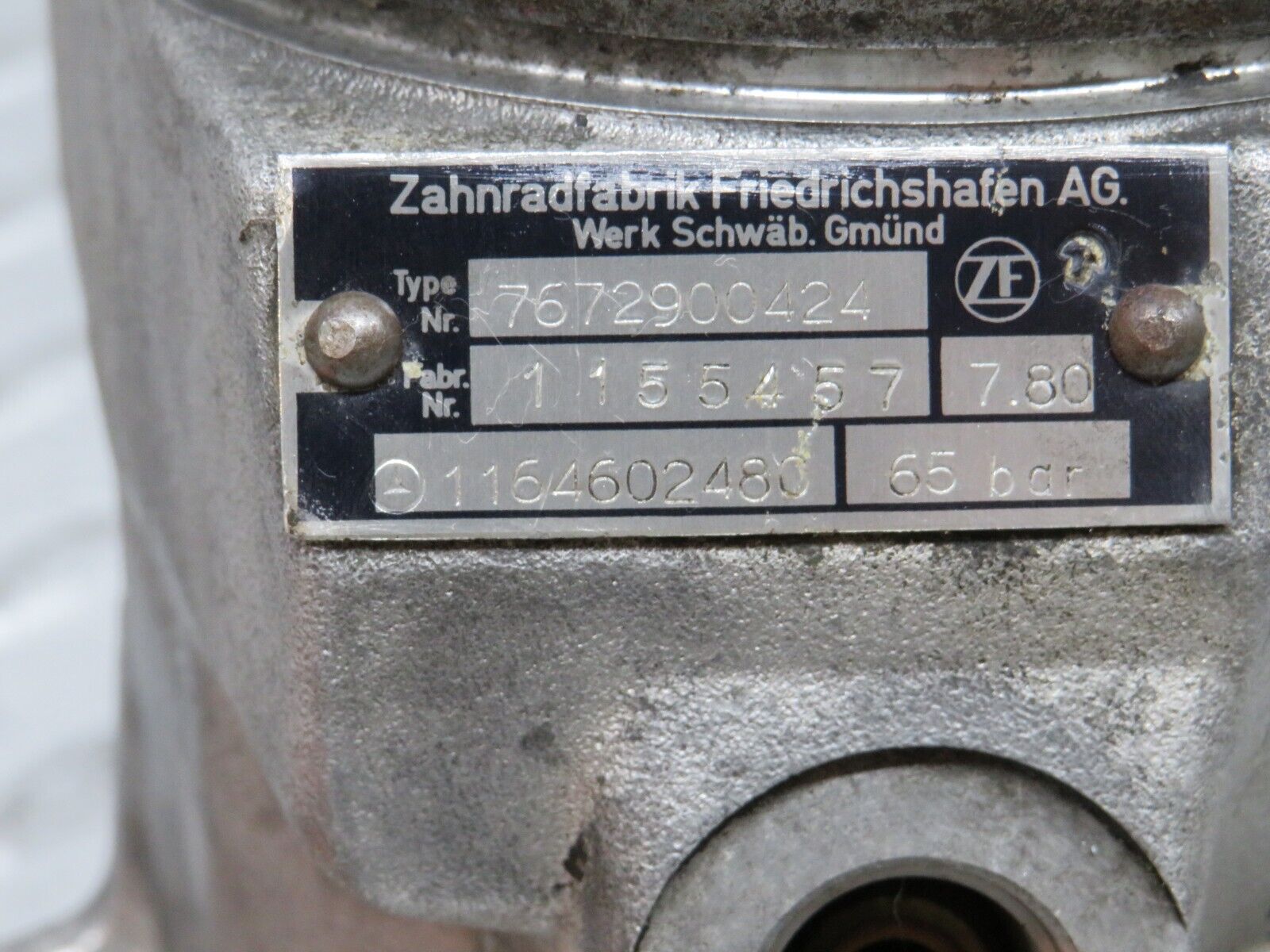 28121 Mercedes-Benz W123 280E Power Steering Pump 1164602480 7672900424