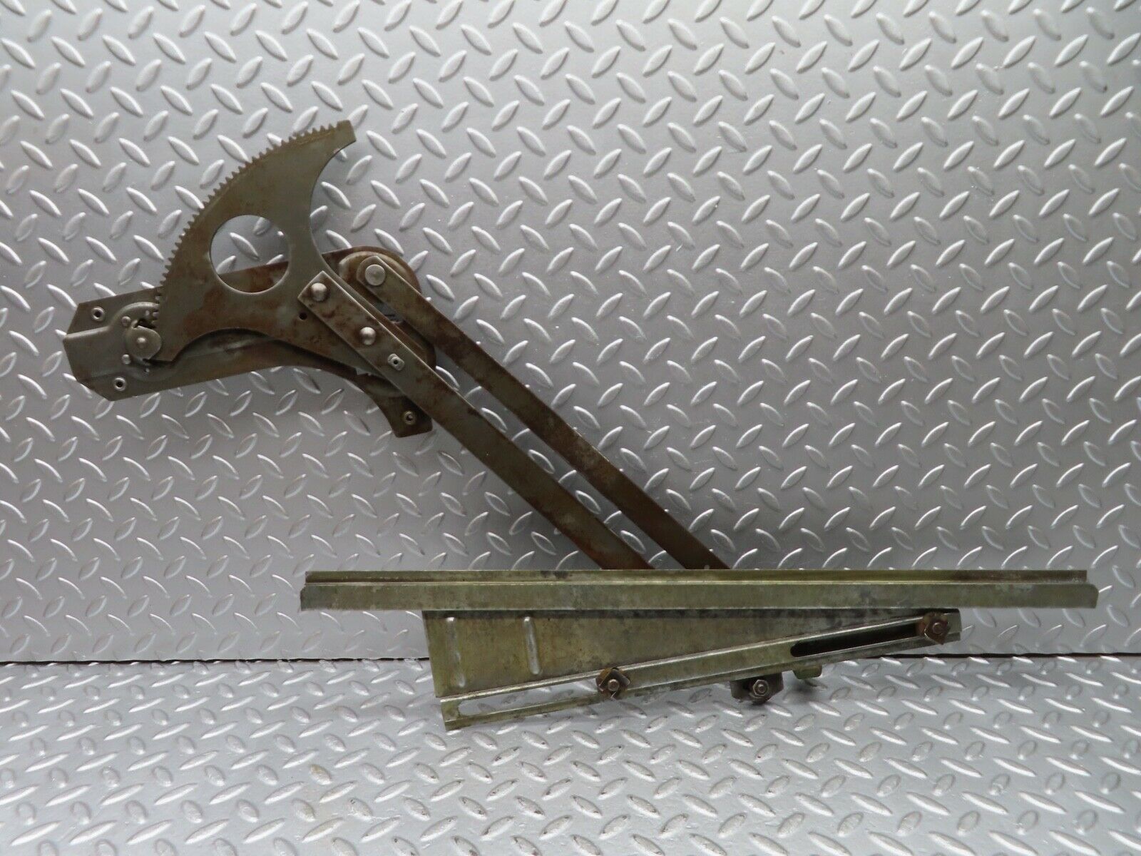 20333 Mercedes-Benz W114 280CE Coupe Front Left Manual Window Regulator