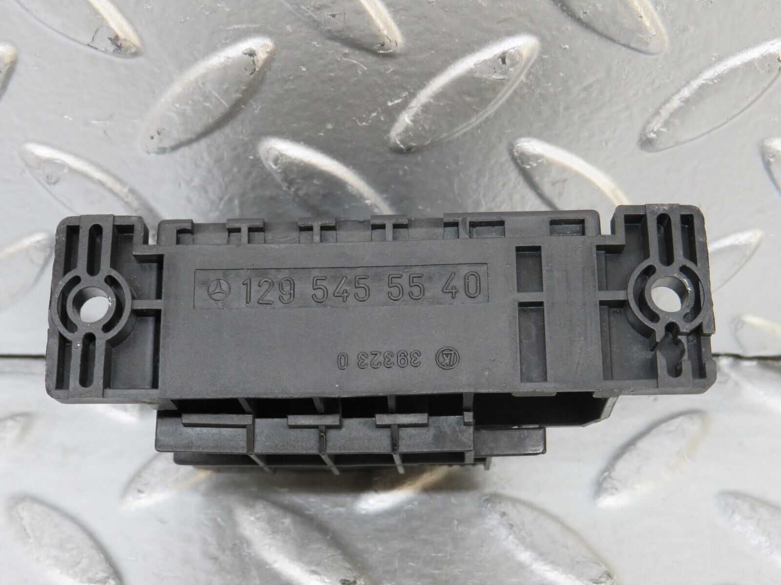 27553 Mercedes-Benz S124 300TE Wagon Diagnostic Connector 1295455540