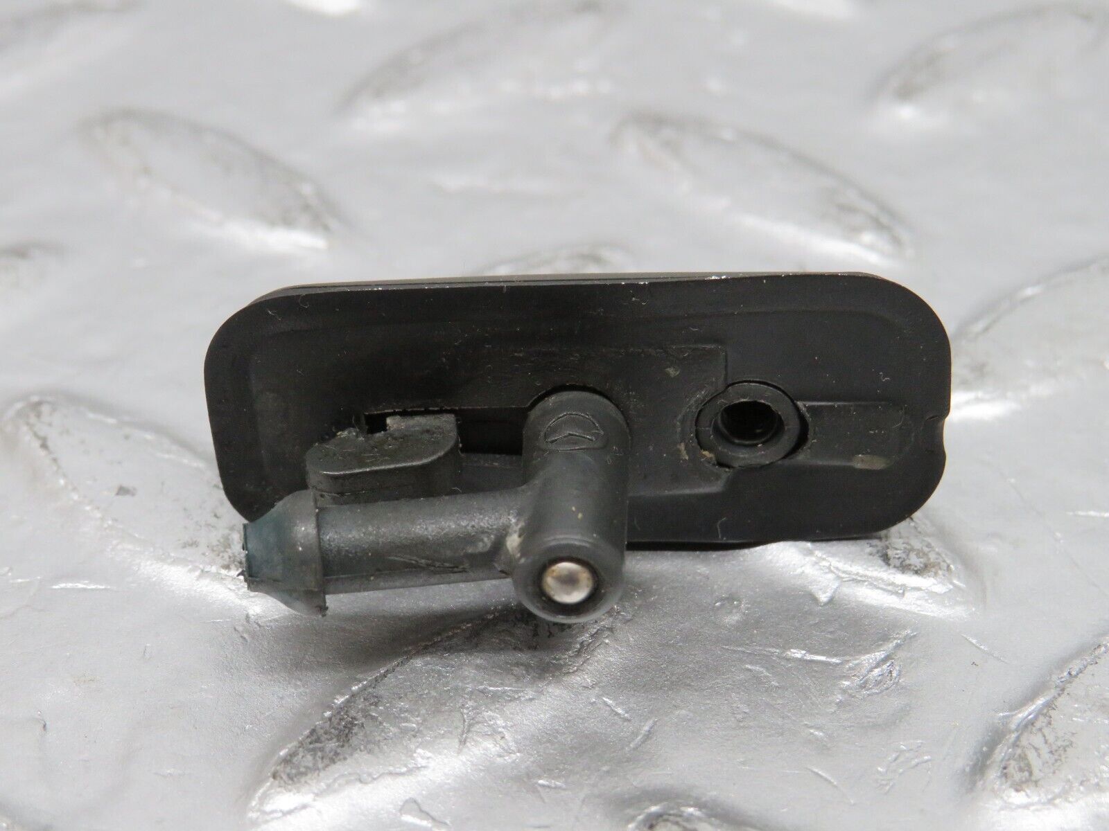 32575 Mercedes-Benz S124 300TE Wagon Tailgate Windscreen Washer Nozzle