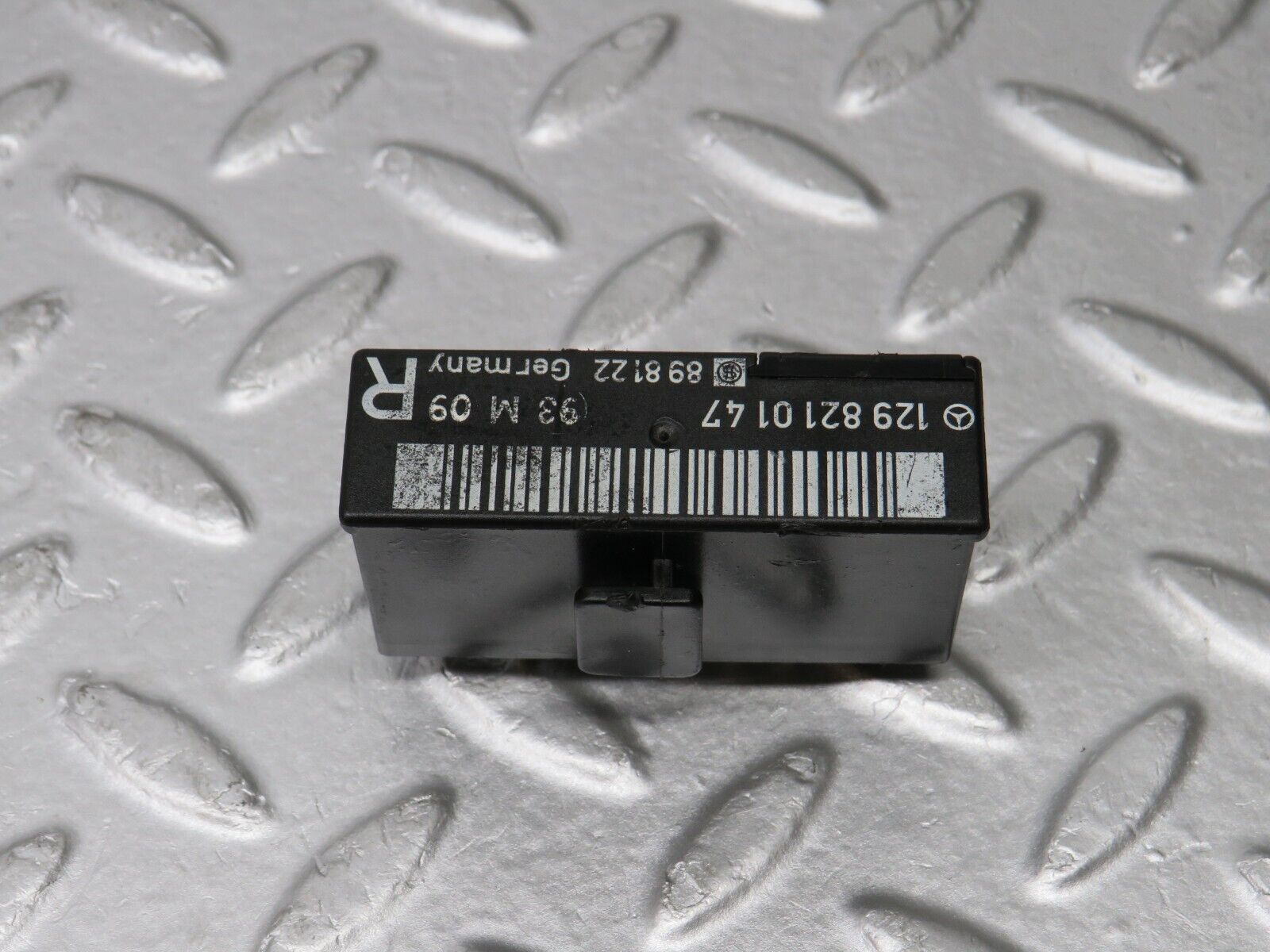 38396 Mercedes-Benz R129 280SL Coupe Right Seat Locking Relay 1298210147