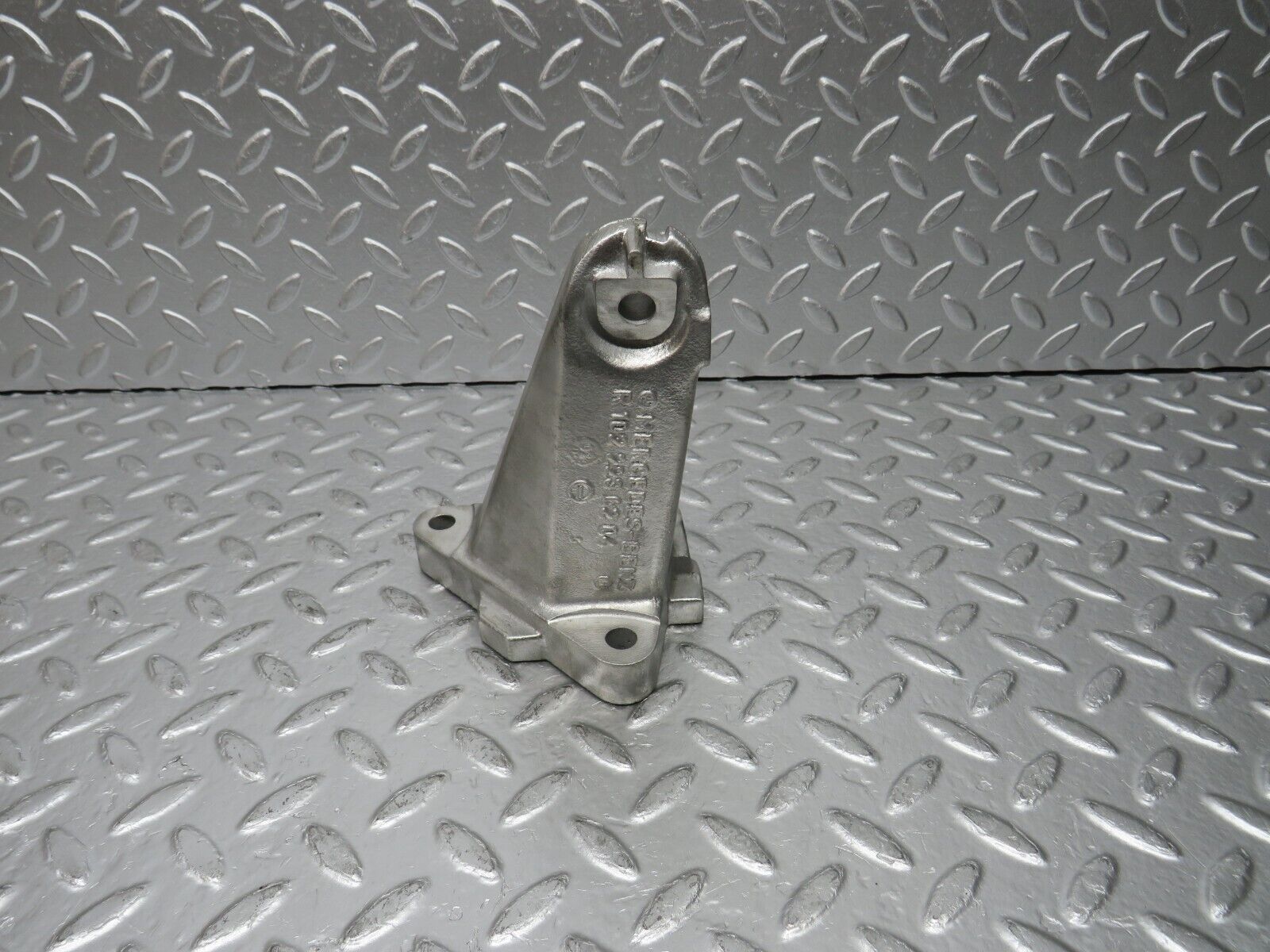 30547 Mercedes-Benz W124 230E Engine Mount Bracket Right Side 1022236204