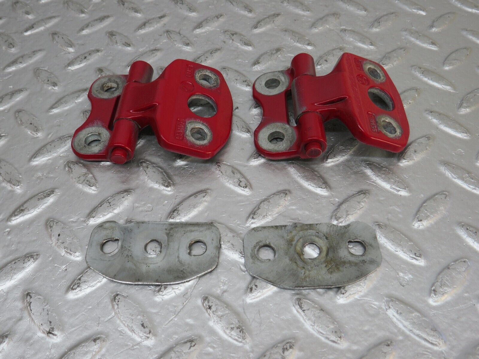 33370 Mercedes-Benz W202 C180 Front Door Hinge Right