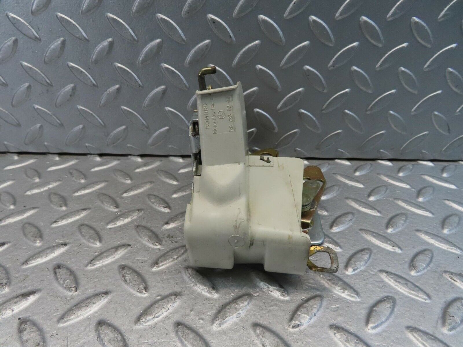 11355 Mercedes-Benz C123 230CE Coupe Right Door Lock Mechanism 1267230208