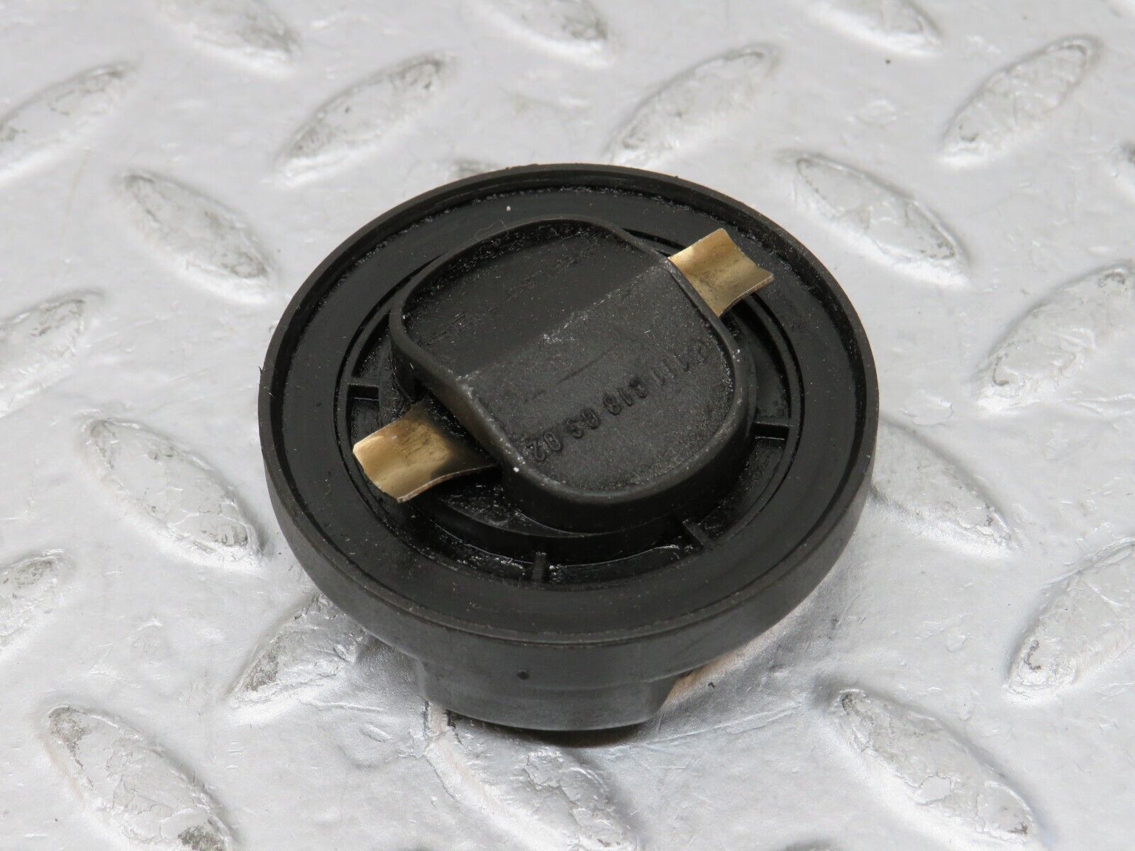 35732 Mercedes-Benz W124 Engine Oil Filler Cap 1110180302