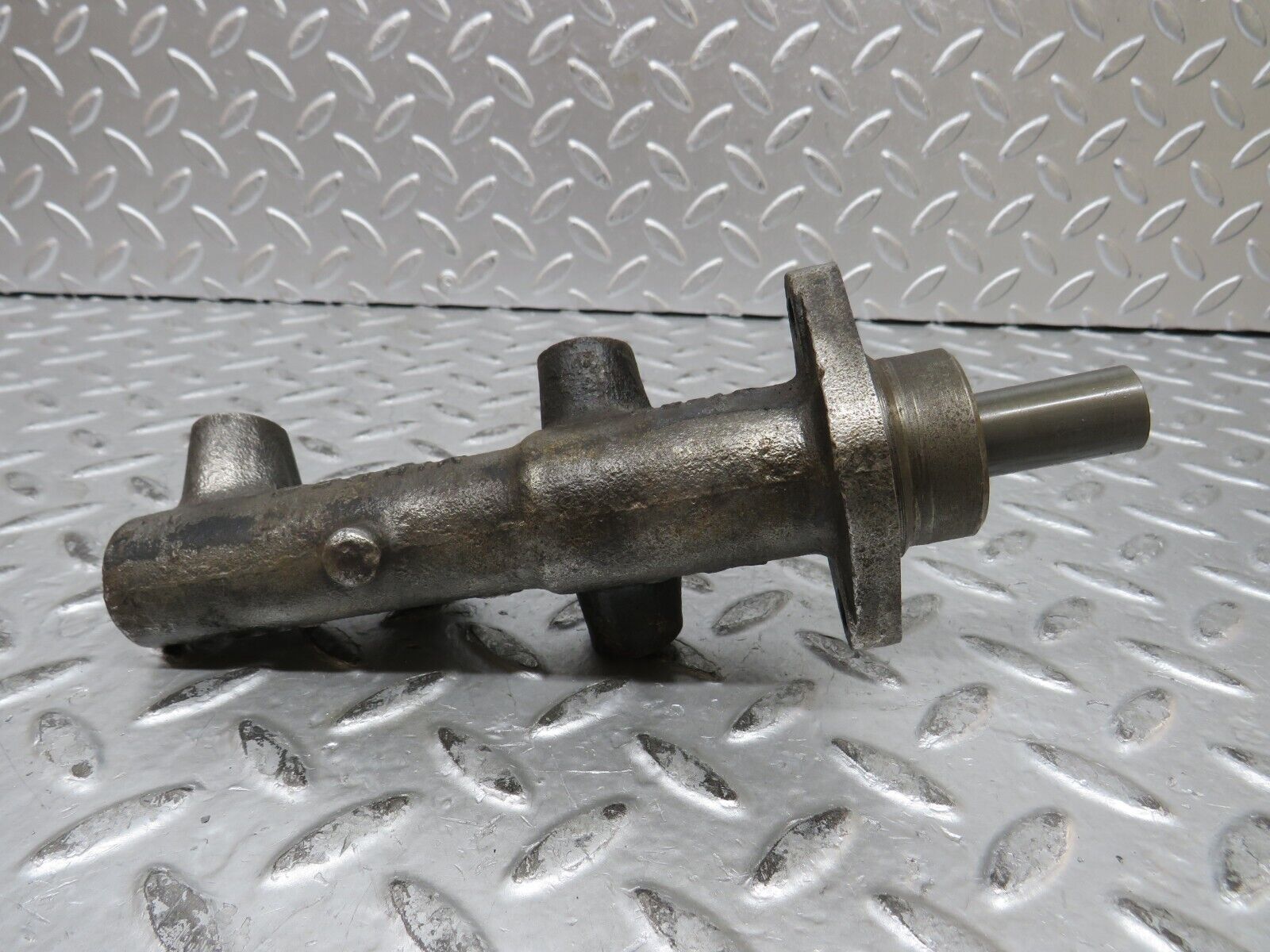 28707 Mercedes-Benz W123 230E Brake Master Cylinder Bendix 2580