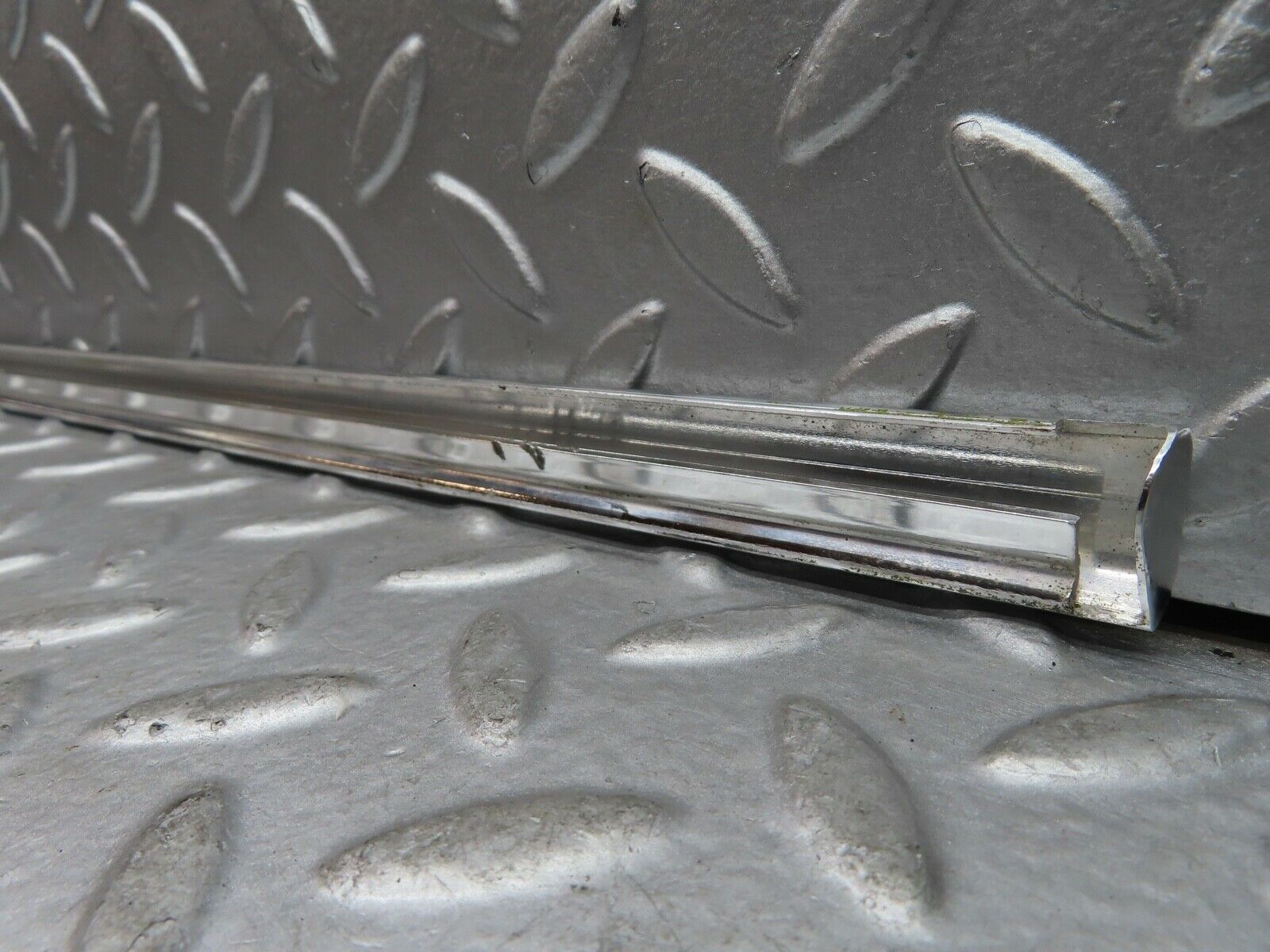 21040 Mercedes-Benz W123 230E Front Left Door Chrome Moulding Trim